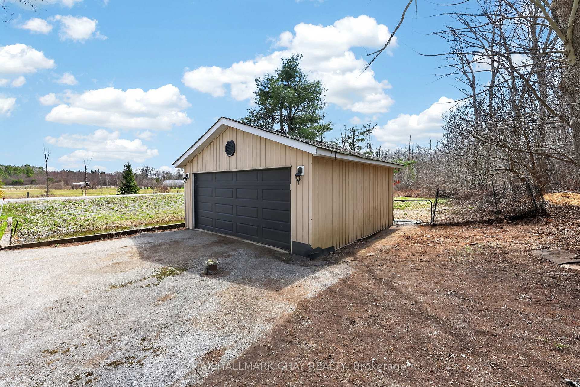 Photo 6 of 127 Monck Road, Kawartha Lakes, Dalton — HOMEH