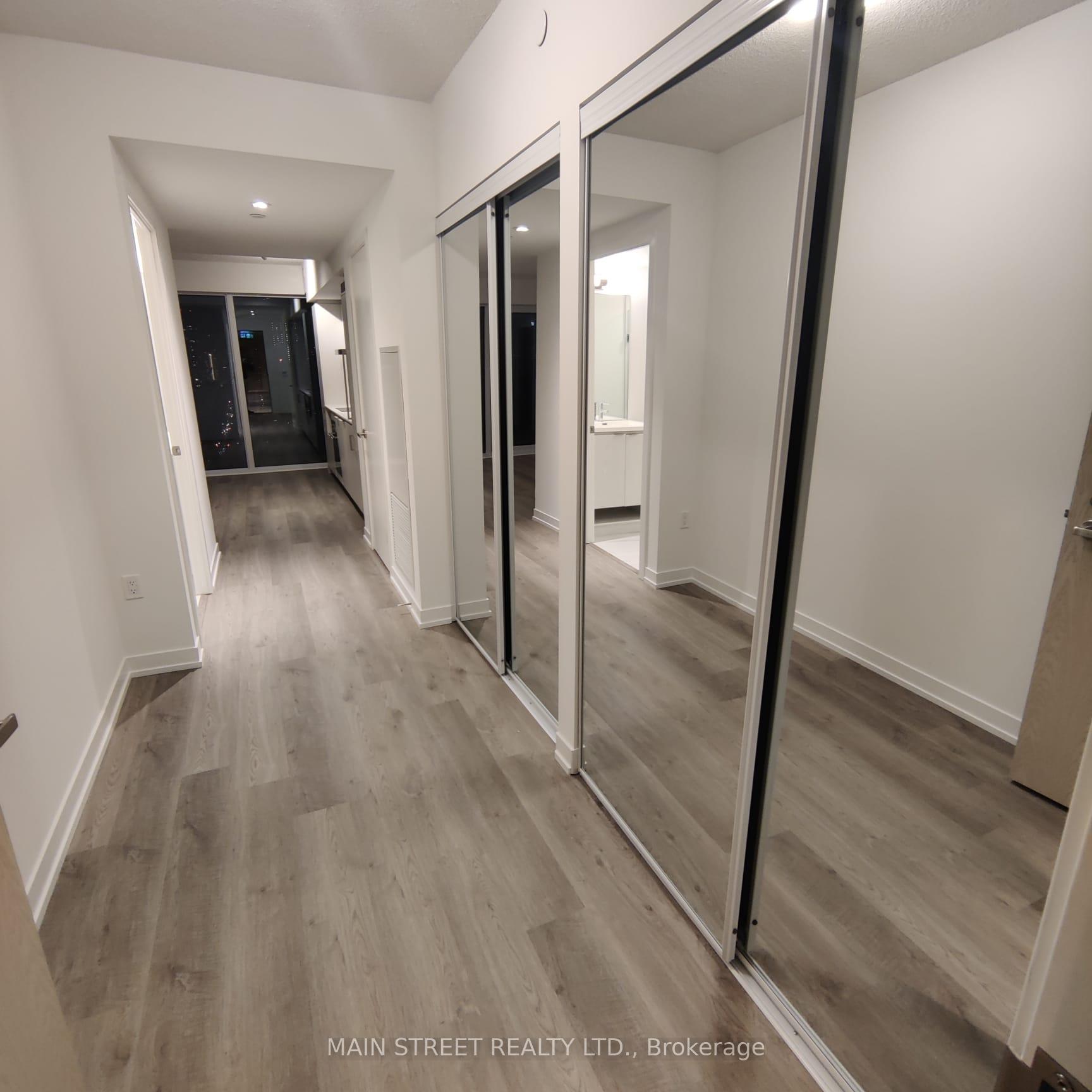 Photo 4 of Unit 3701, 55 Cooper Street, Toronto, Waterfront Communities — HOMEH