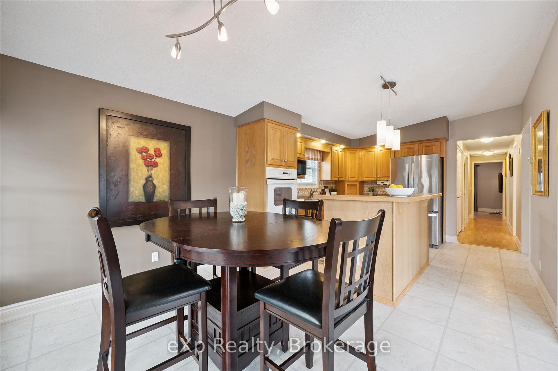 Photo 10 of 18 Jasper Heights Private, Puslinch, Rural Puslinch East — HOMEH