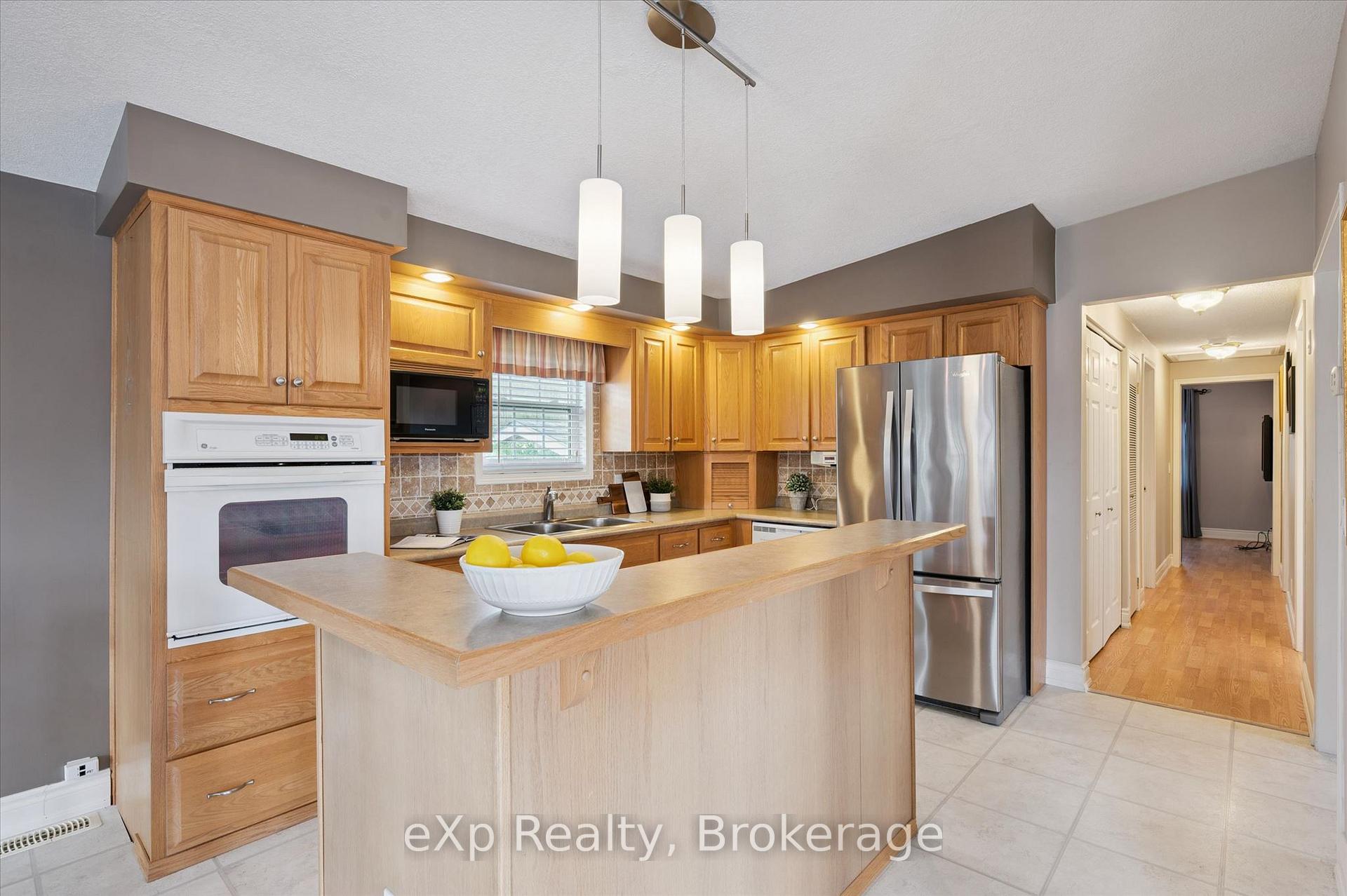 Photo 11 of 18 Jasper Heights Private, Puslinch, Rural Puslinch East — HOMEH