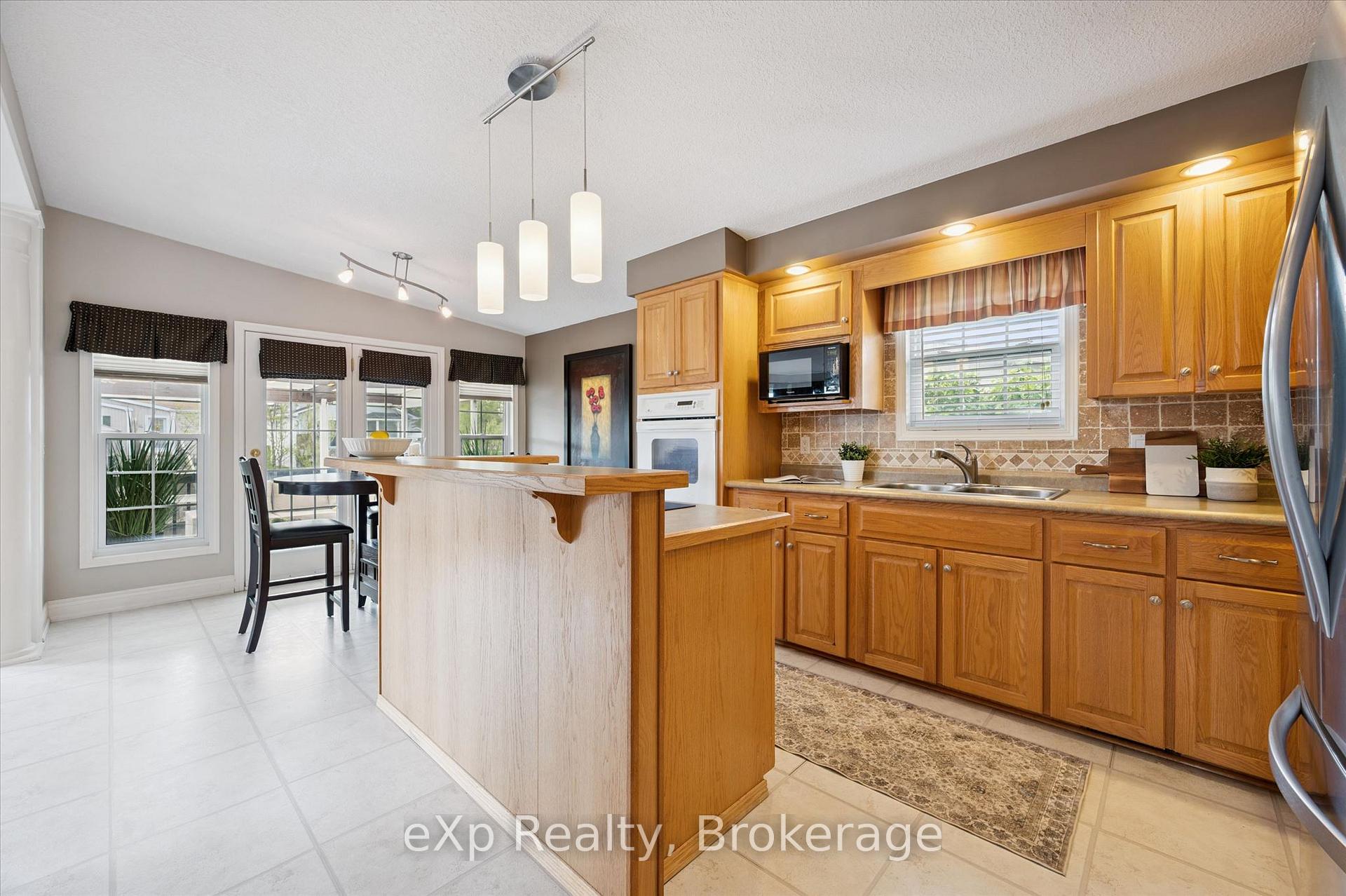 Photo 12 of 18 Jasper Heights Private, Puslinch, Rural Puslinch East — HOMEH