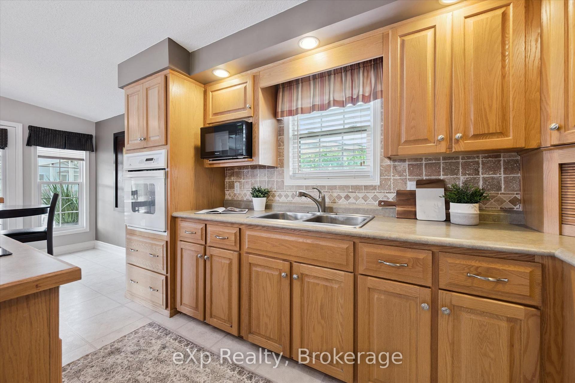 Photo 13 of 18 Jasper Heights Private, Puslinch, Rural Puslinch East — HOMEH