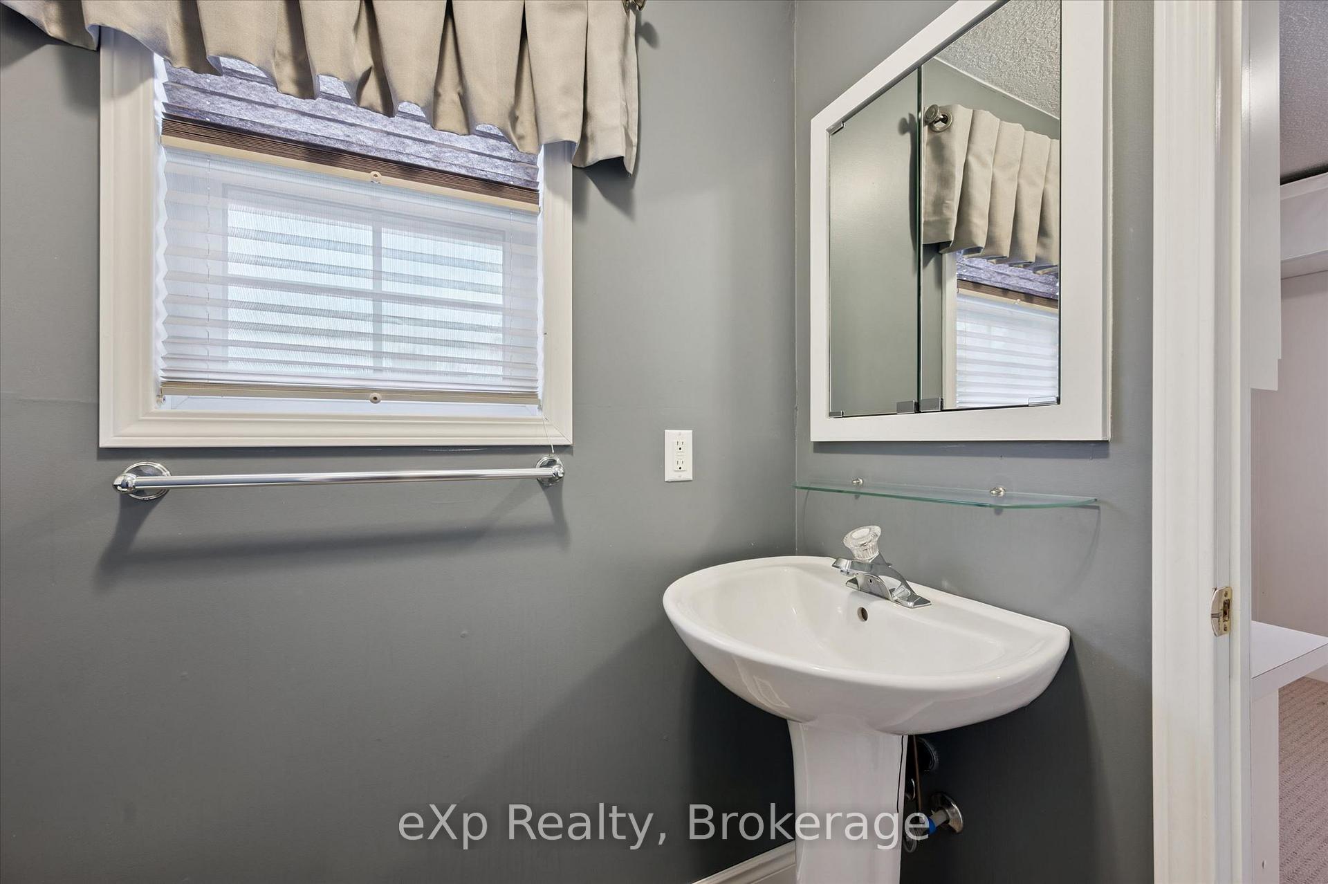 Photo 21 of 18 Jasper Heights Private, Puslinch, Rural Puslinch East — HOMEH
