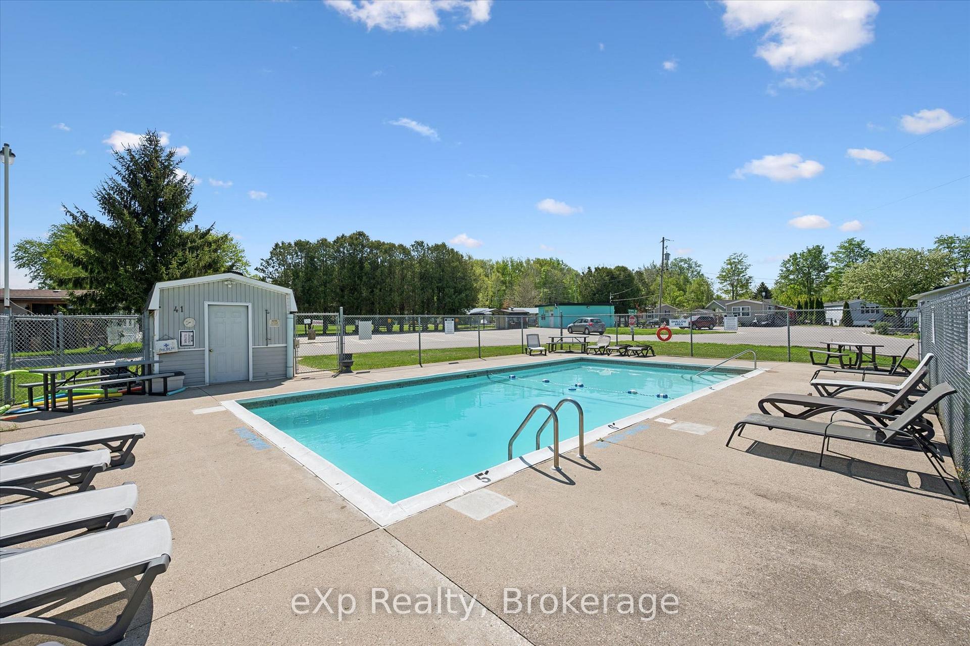 Photo 39 of 18 Jasper Heights Private, Puslinch, Rural Puslinch East — HOMEH