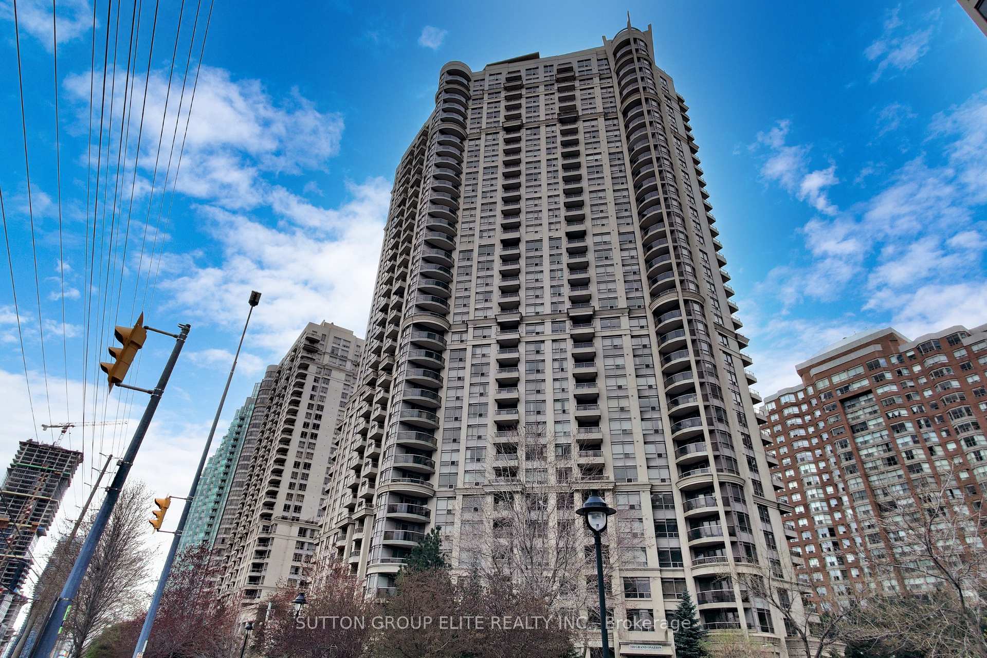 Front of Unit 1511, 310 Burnhamthorpe Road W