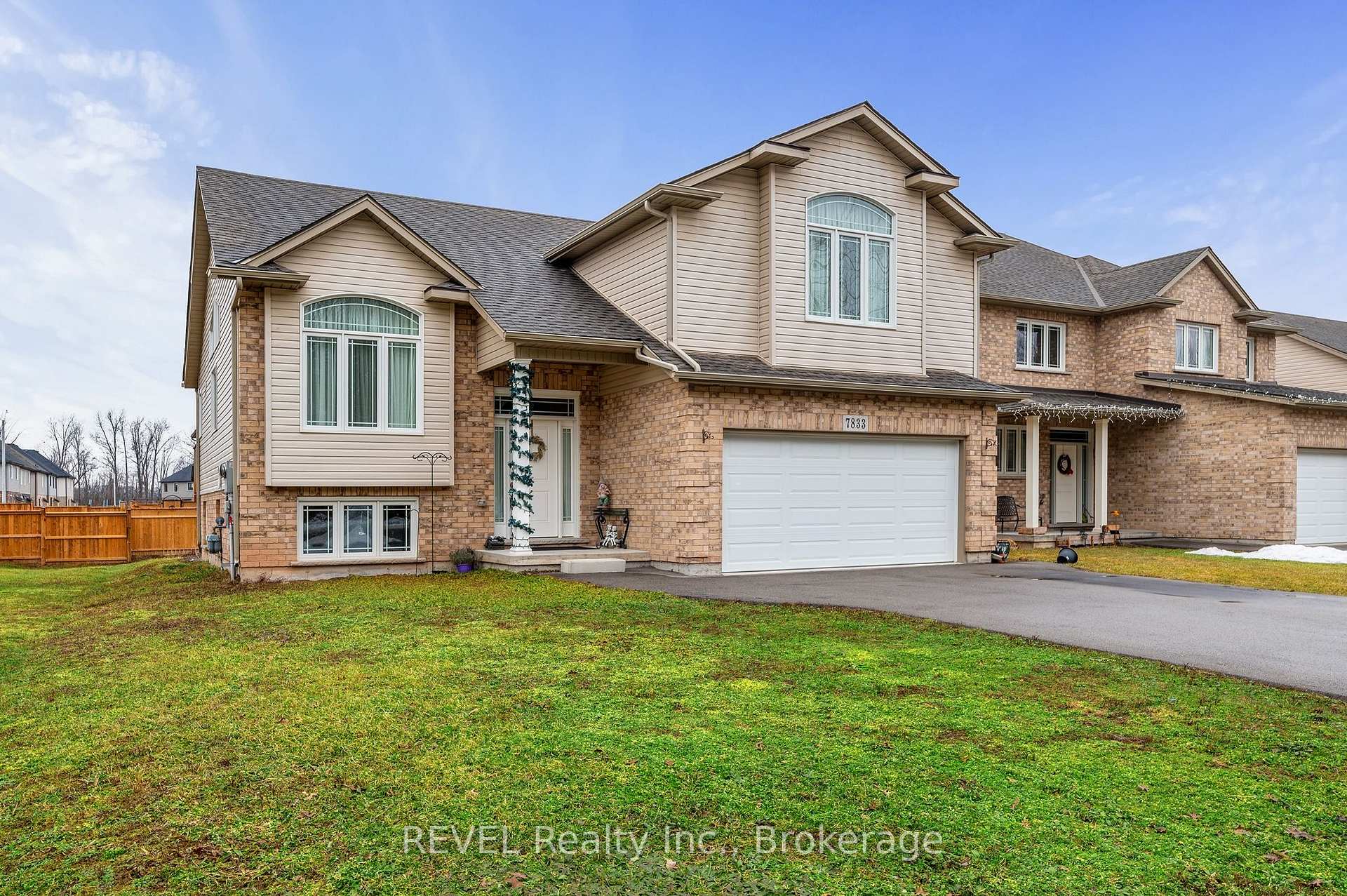 Photo 2 of 7833 Oldfield Road, Niagara Falls, Oldfield — HOMEH