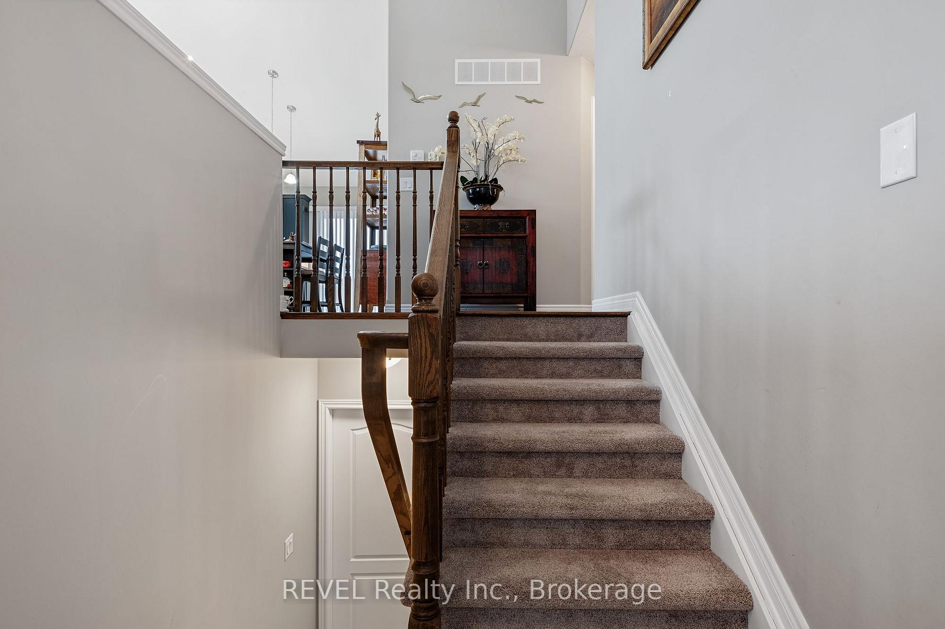 Photo 3 of 7833 Oldfield Road, Niagara Falls, Oldfield — HOMEH