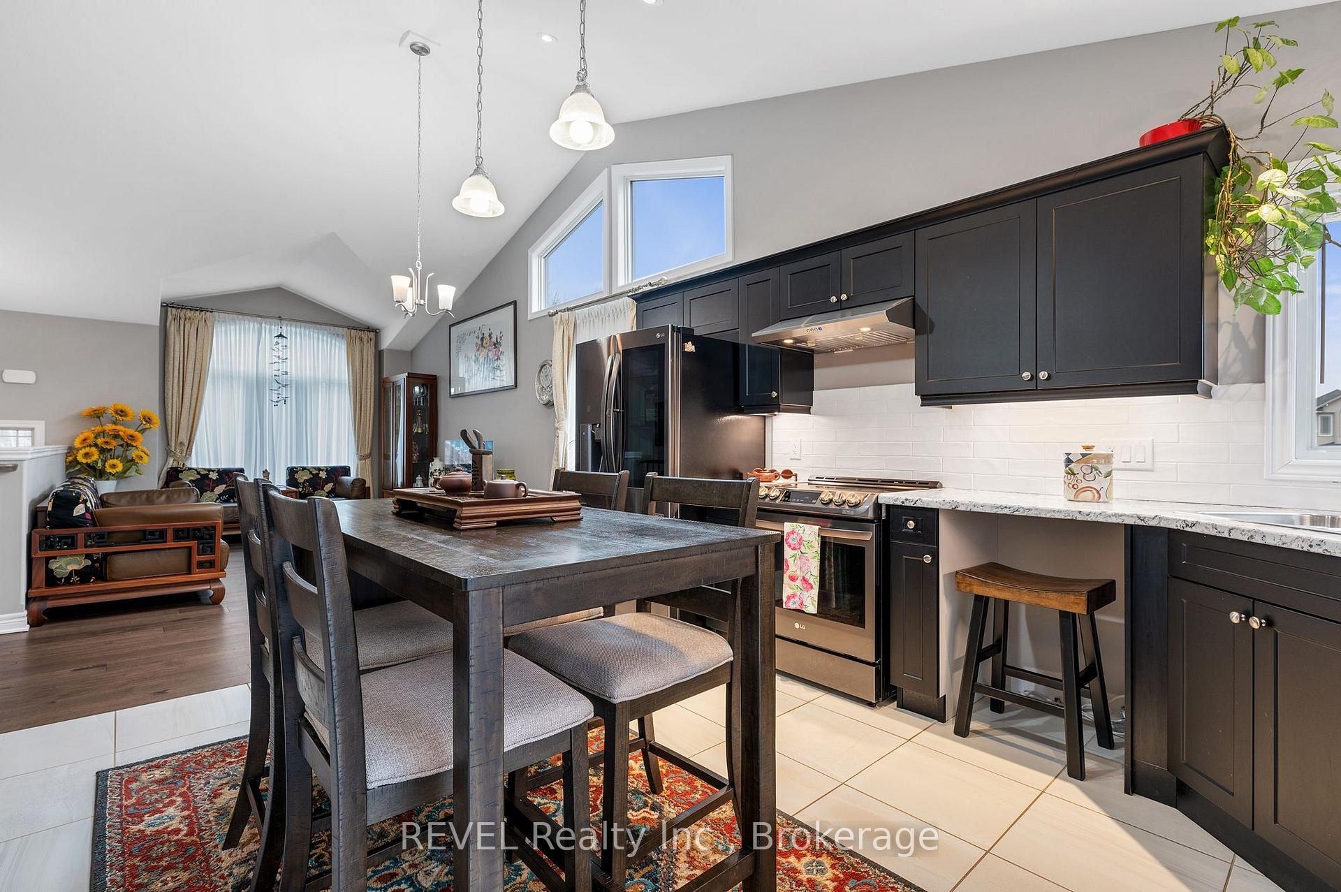 Photo 4 of 7833 Oldfield Road, Niagara Falls, Oldfield — HOMEH