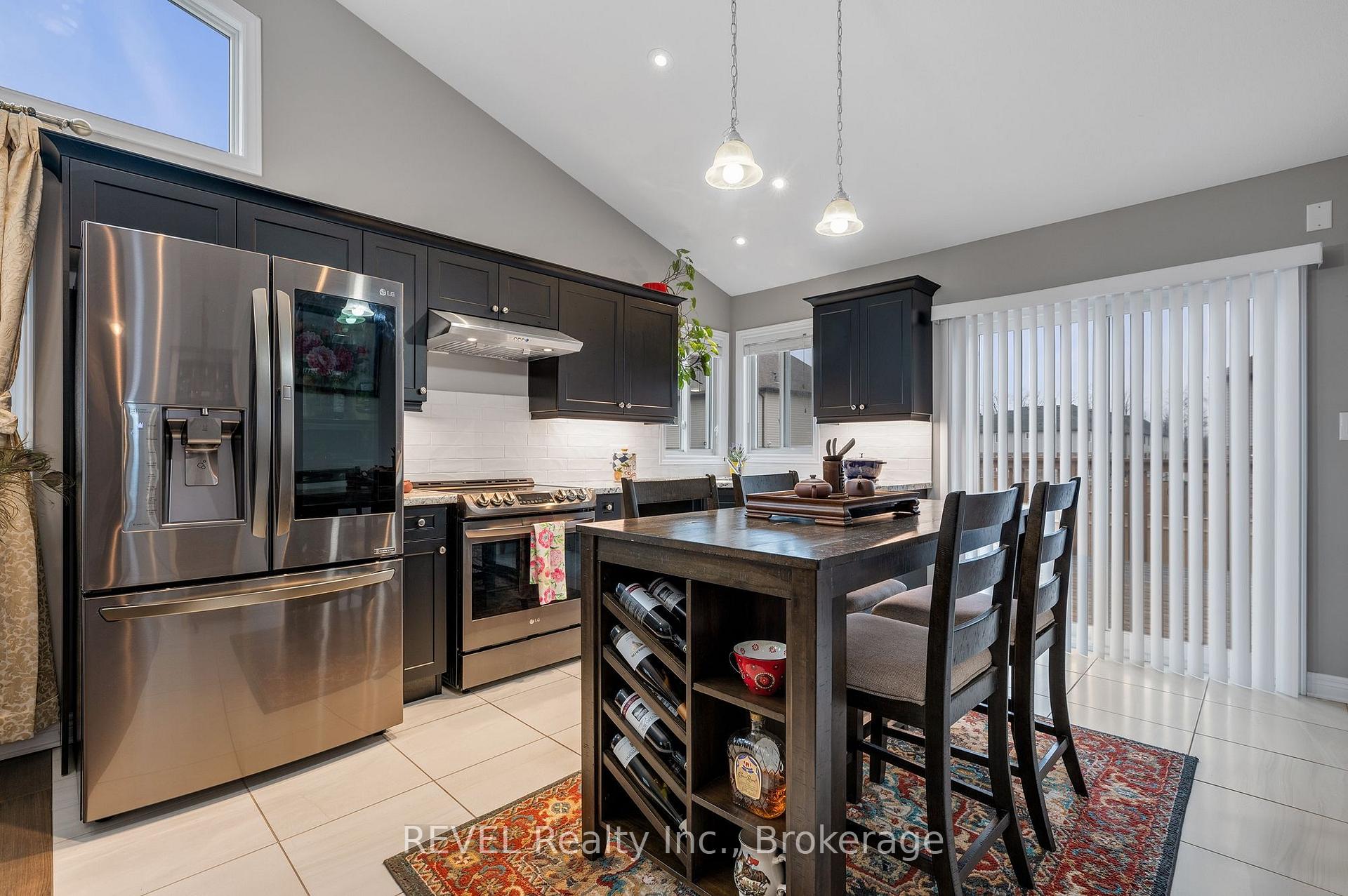 Photo 5 of 7833 Oldfield Road, Niagara Falls, Oldfield — HOMEH