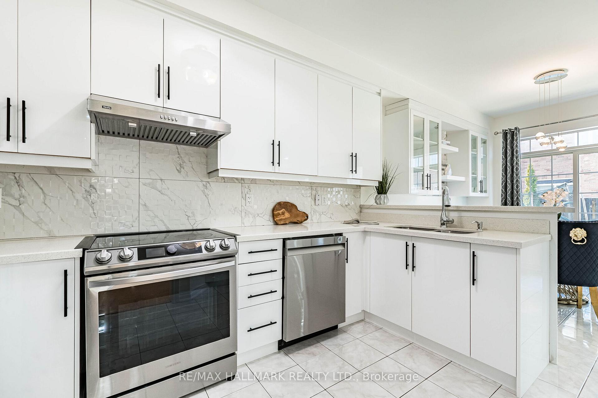 Photo 16 of 4 Callalily Road, Brampton, Northwest Sandalwood Parkway — HOMEH