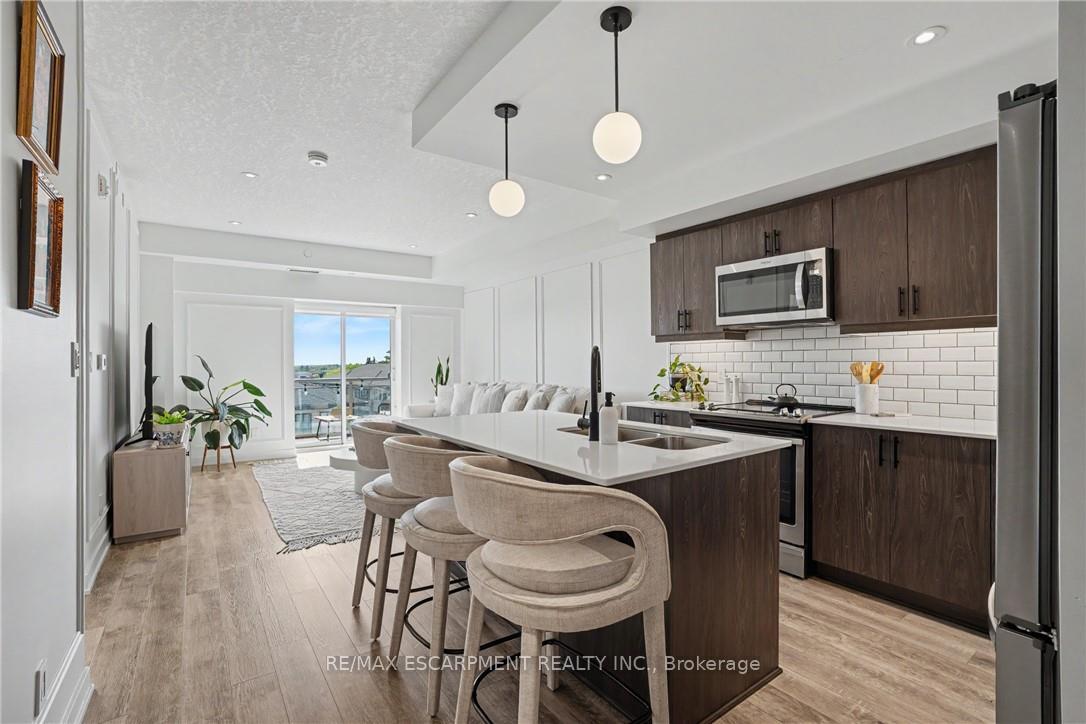 Photo 5 of Unit 414, 16 Markle Crescent, Hamilton, Ancaster — HOMEH