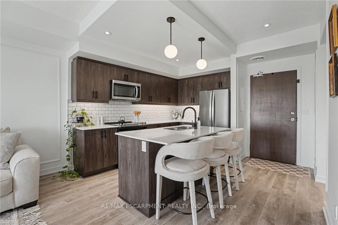 Photo 6 of Unit 414, 16 Markle Crescent, Hamilton, Ancaster — HOMEH