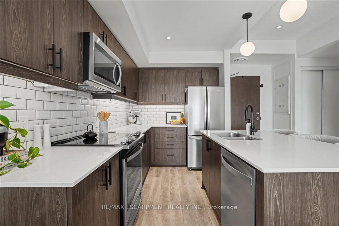 Photo 7 of Unit 414, 16 Markle Crescent, Hamilton, Ancaster — HOMEH
