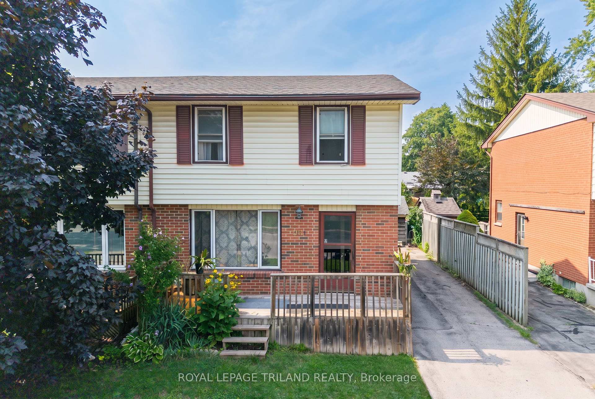 Photo 1 of 220 Admiral Drive, London, East I — HOMEH