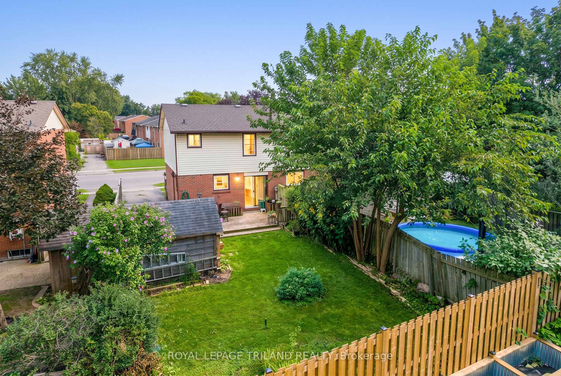 Photo 2 of 220 Admiral Drive, London, East I — HOMEH