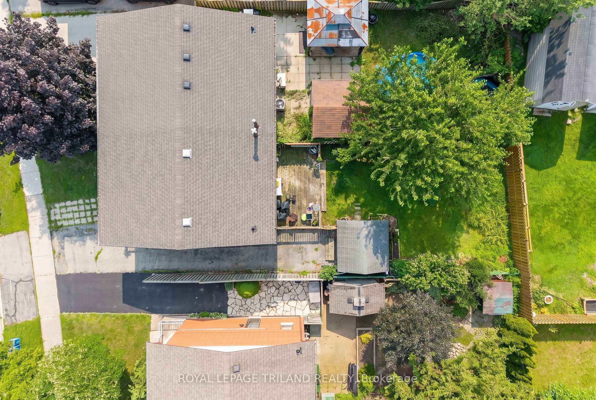 Photo 3 of 220 Admiral Drive, London, East I — HOMEH