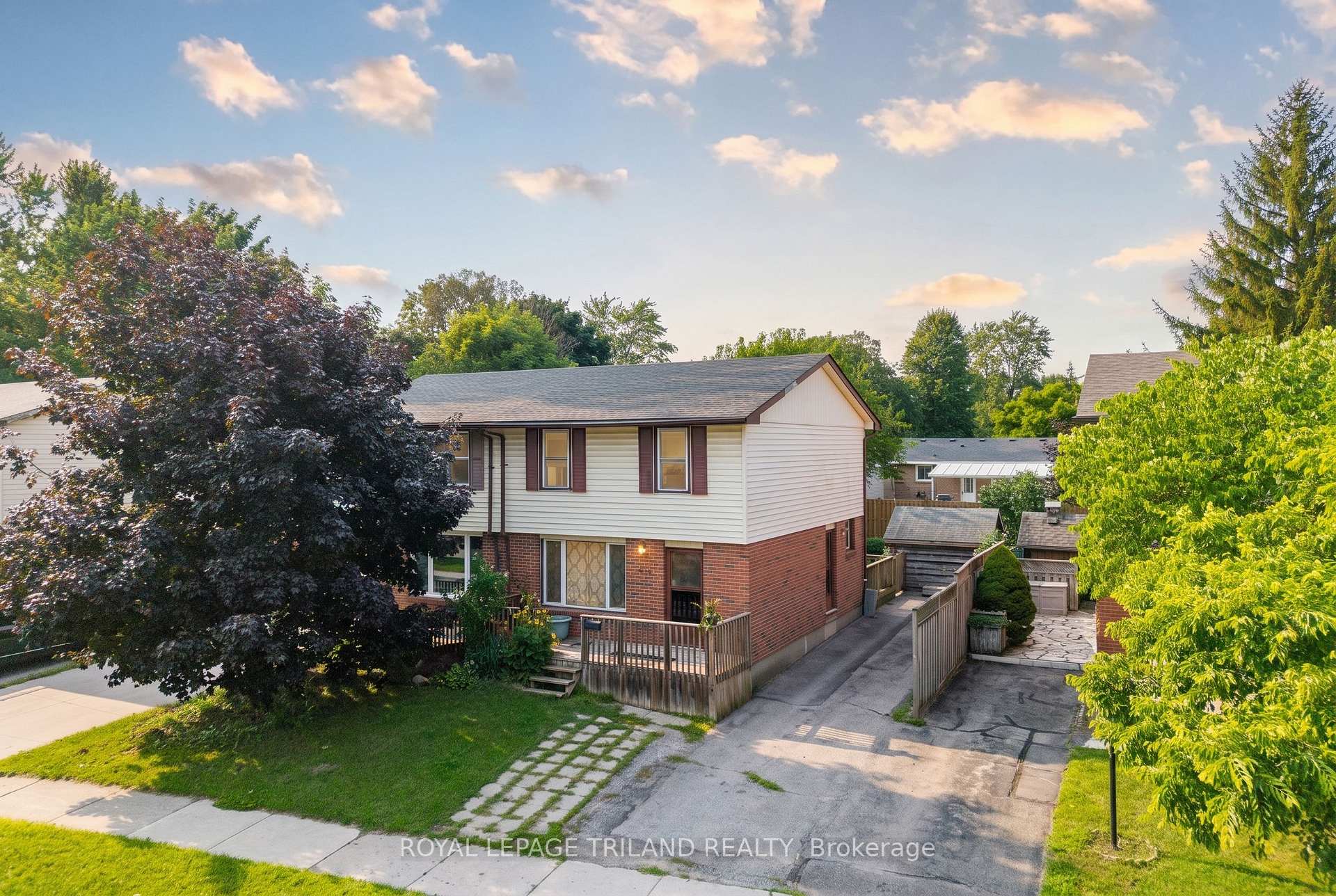 Photo 5 of 220 Admiral Drive, London, East I — HOMEH