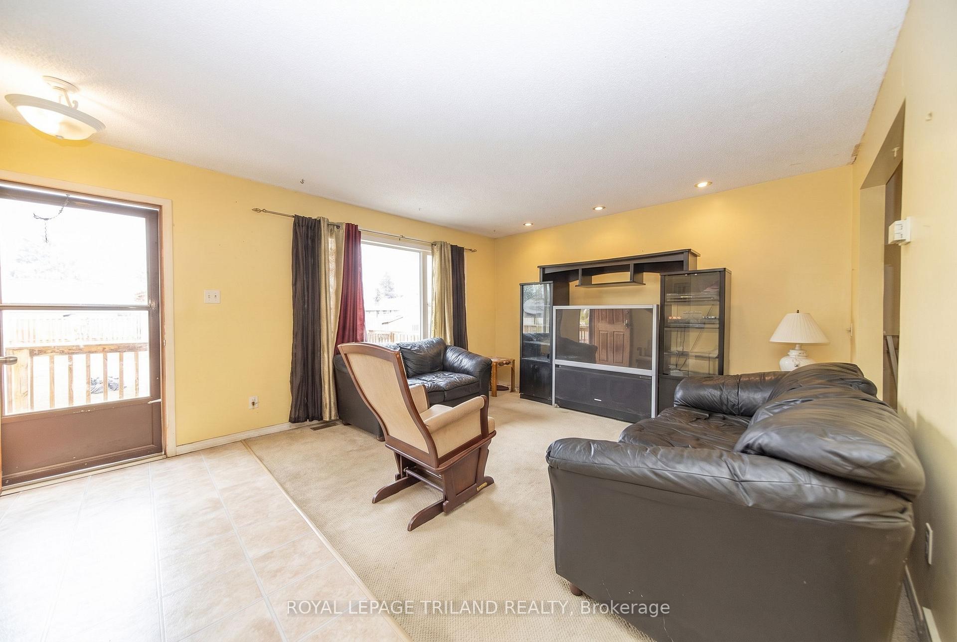 Photo 10 of 220 Admiral Drive, London, East I — HOMEH
