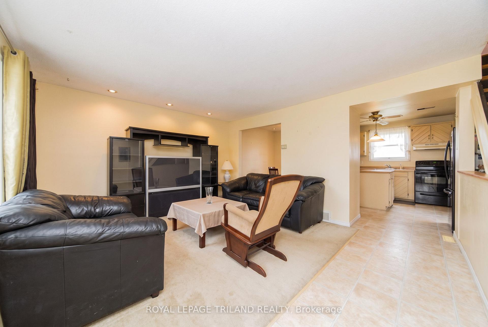 Photo 11 of 220 Admiral Drive, London, East I — HOMEH