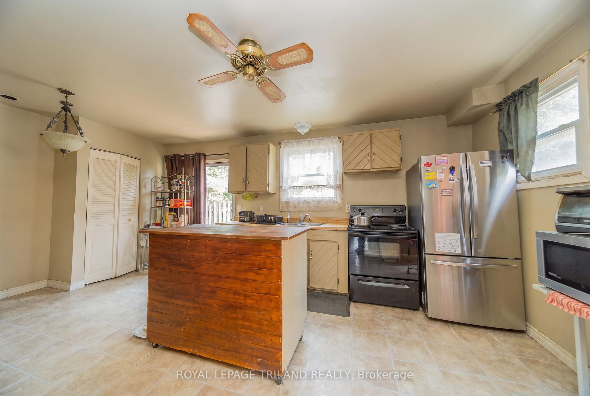 Photo 14 of 220 Admiral Drive, London, East I — HOMEH