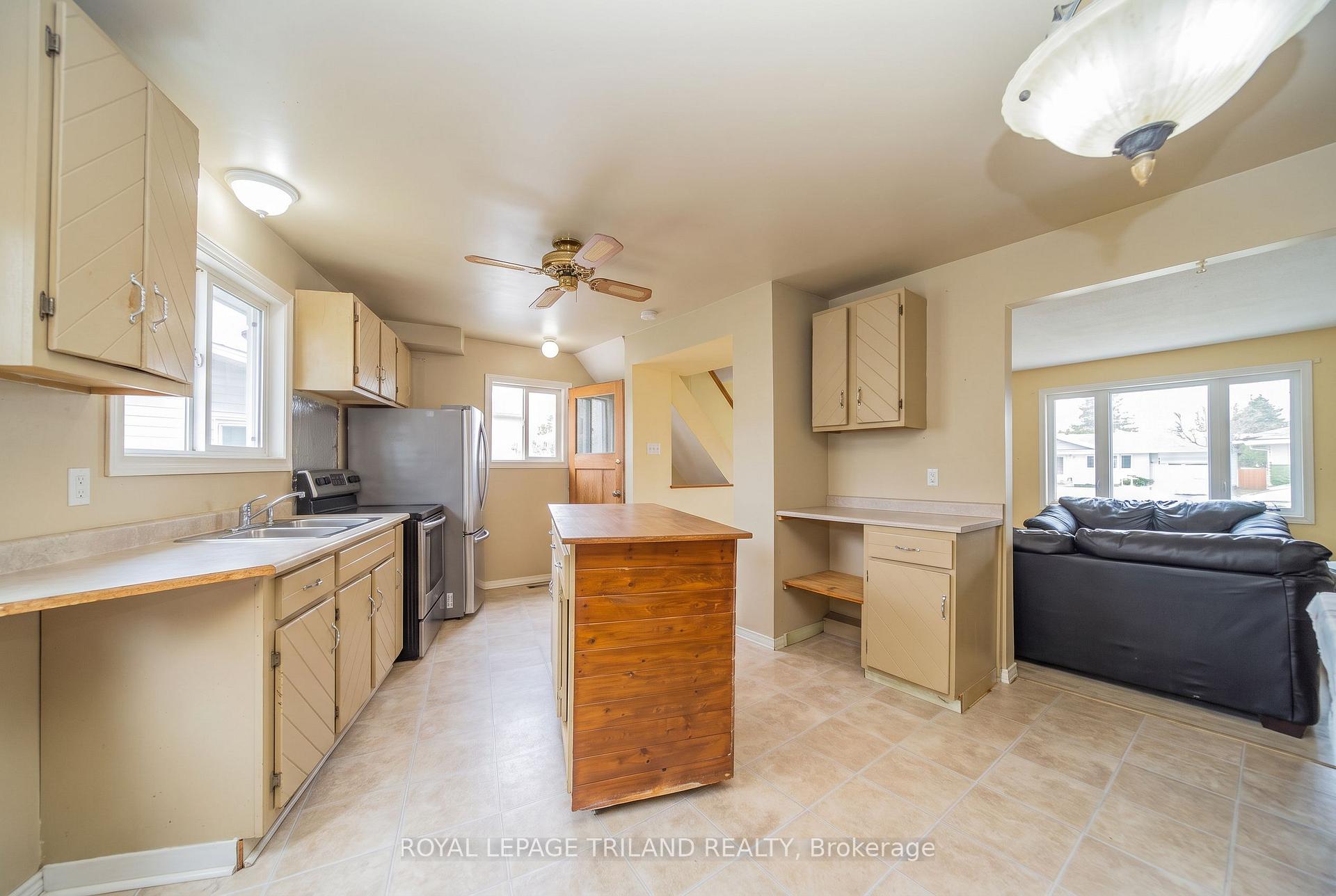 Photo 15 of 220 Admiral Drive, London, East I — HOMEH
