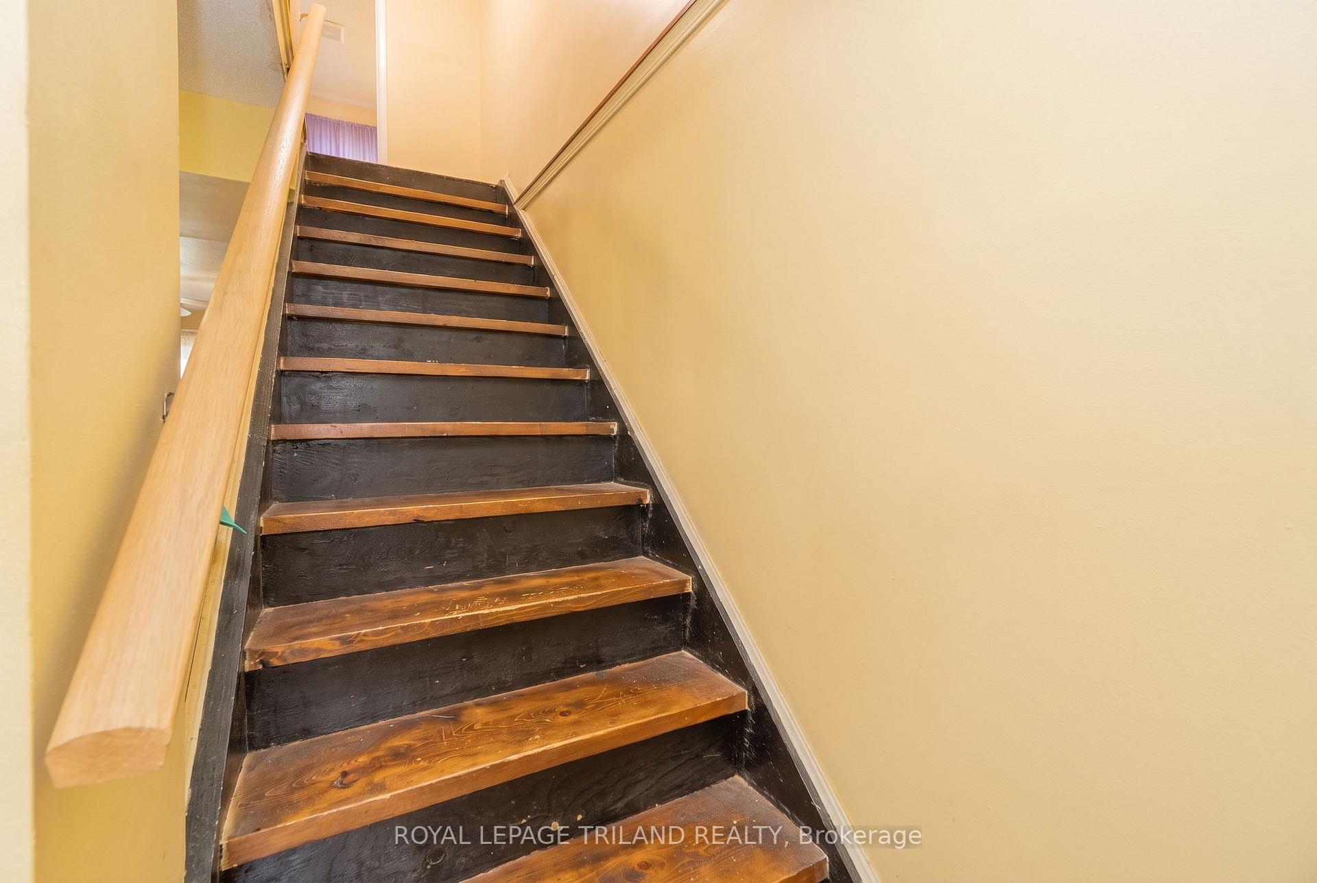 Photo 16 of 220 Admiral Drive, London, East I — HOMEH