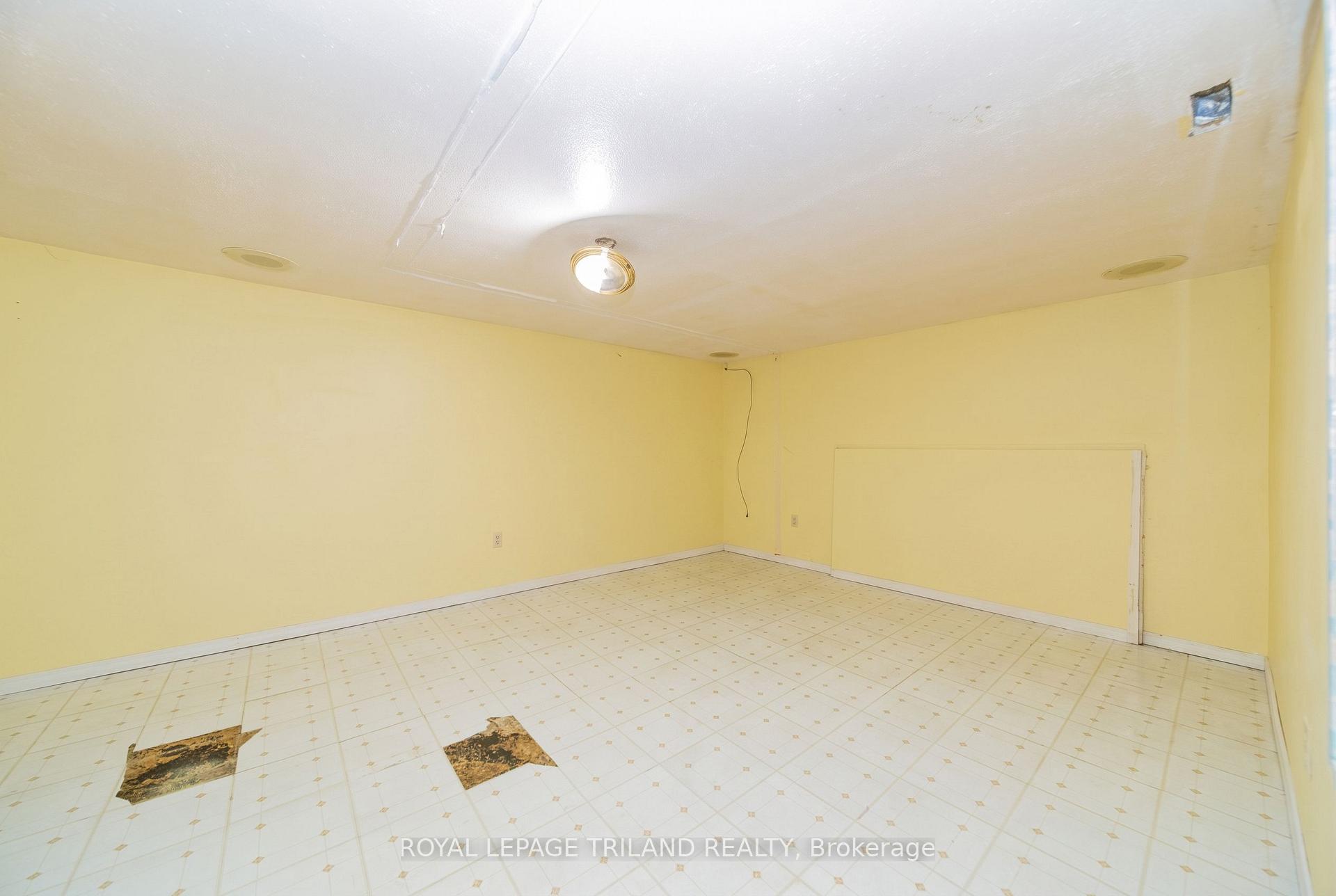 Photo 29 of 220 Admiral Drive, London, East I — HOMEH