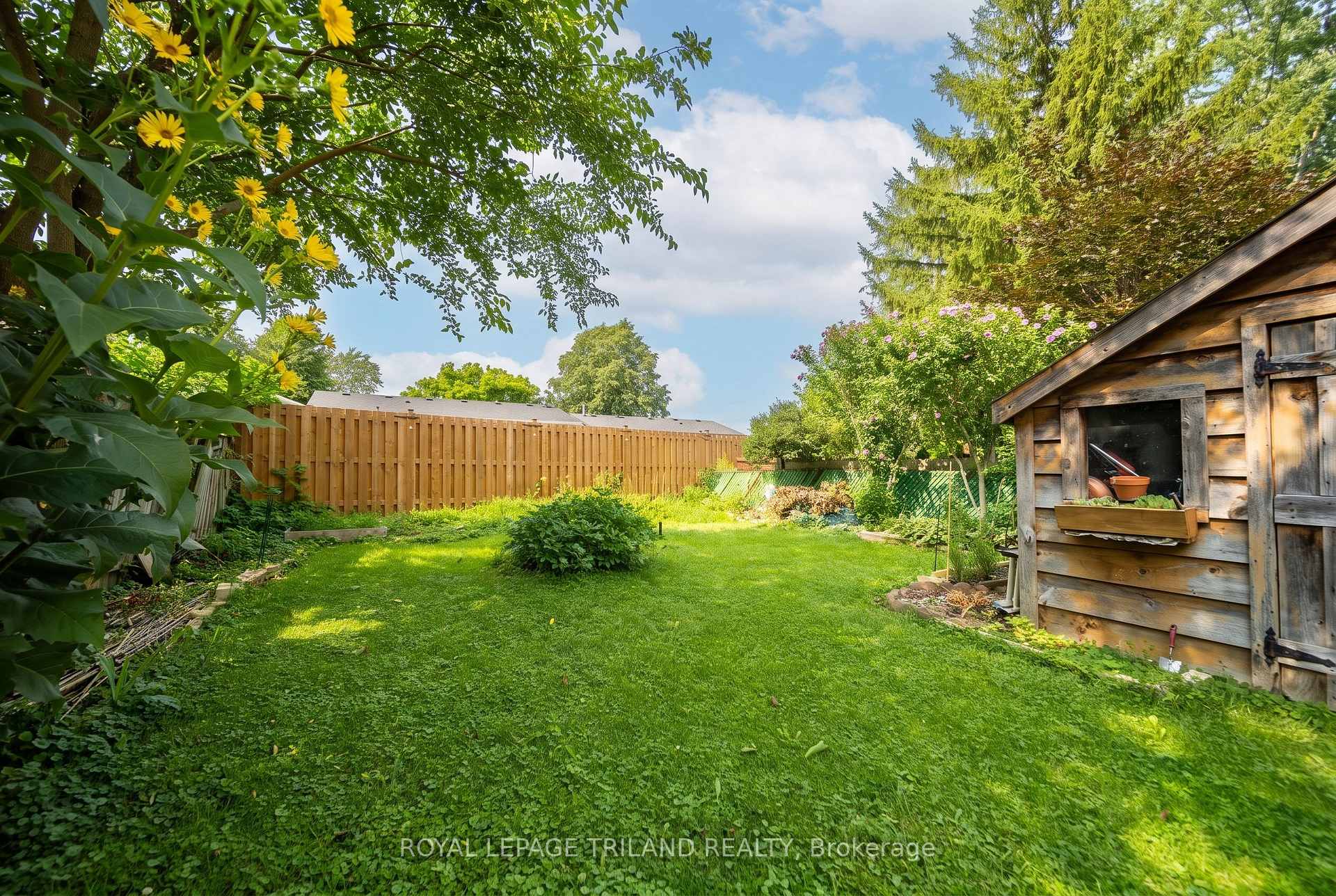 Photo 32 of 220 Admiral Drive, London, East I — HOMEH