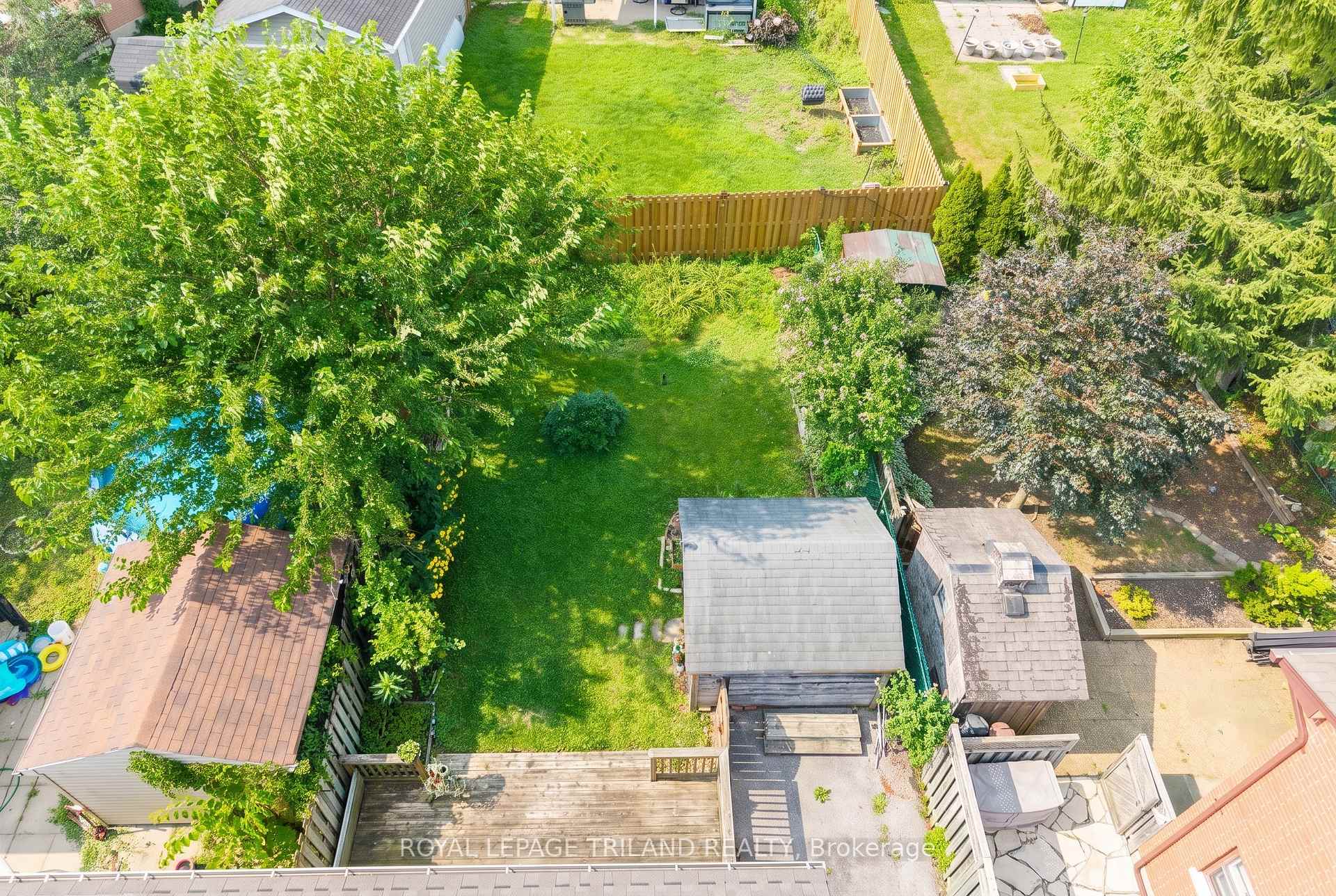 Photo 36 of 220 Admiral Drive, London, East I — HOMEH