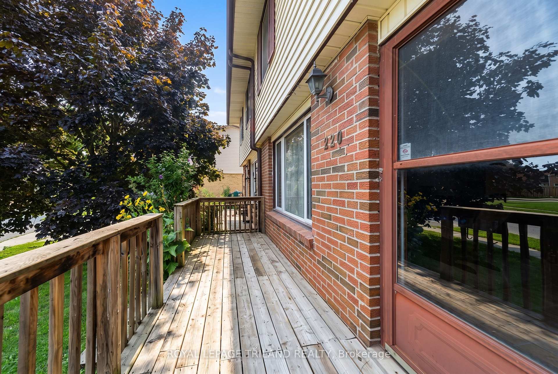 Photo 38 of 220 Admiral Drive, London, East I — HOMEH