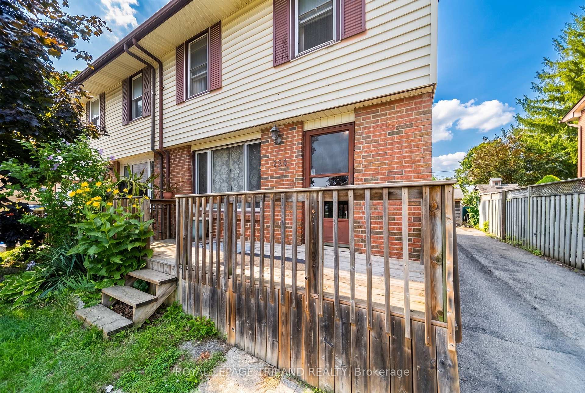 Photo 40 of 220 Admiral Drive, London, East I — HOMEH
