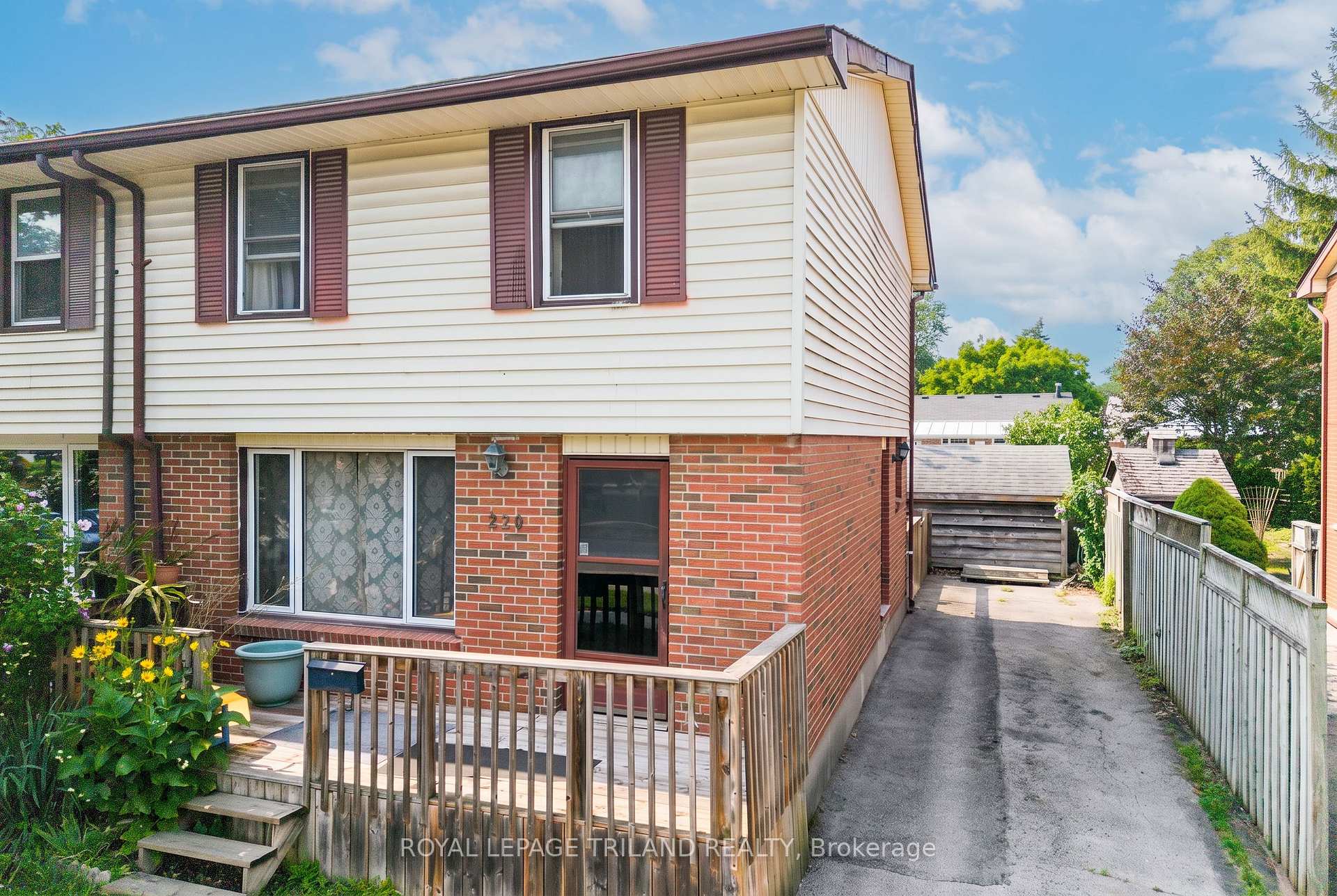 Photo 45 of 220 Admiral Drive, London, East I — HOMEH