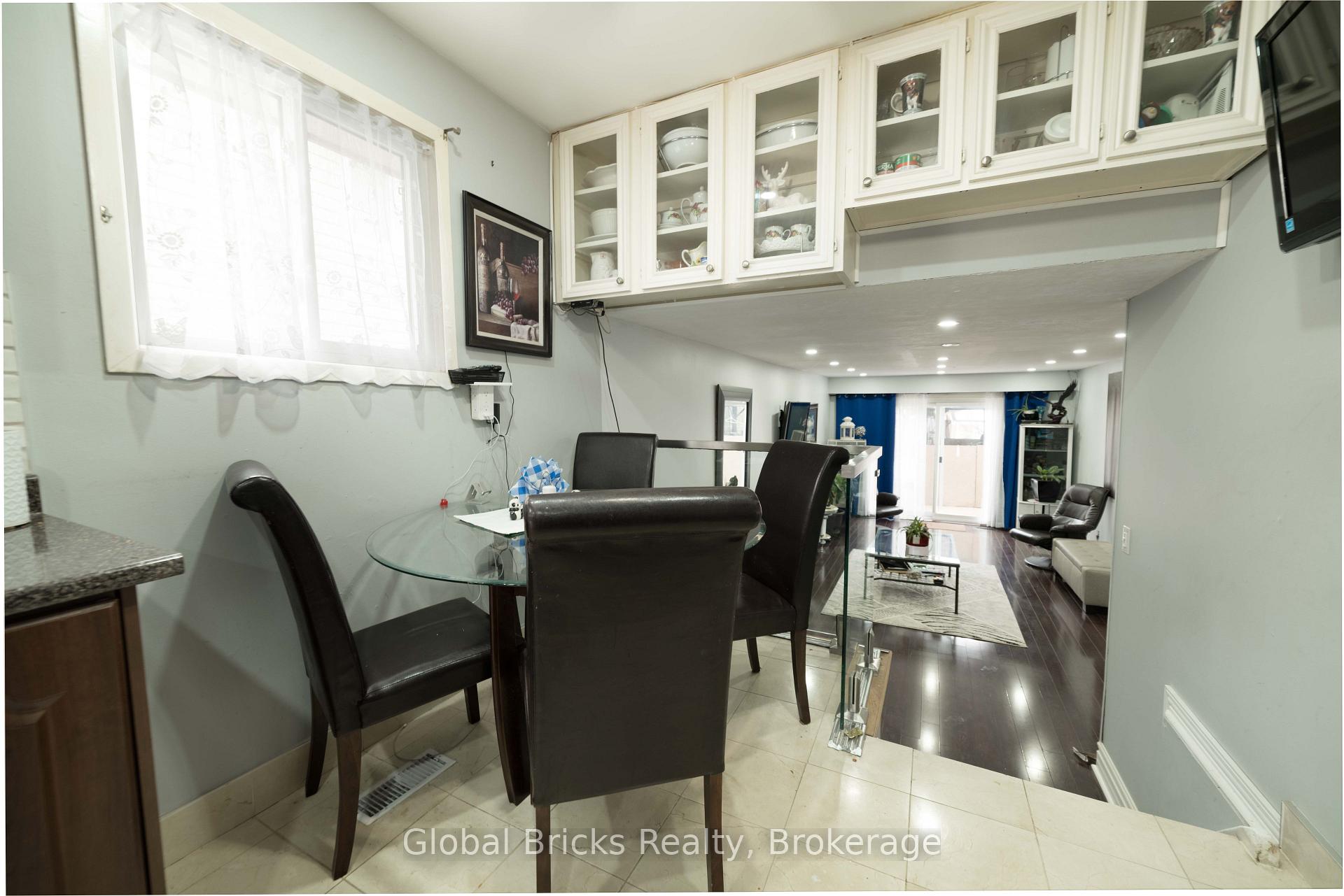 Photo 4 of 2936 Windjammer Road, Mississauga, Erin Mills — HOMEH