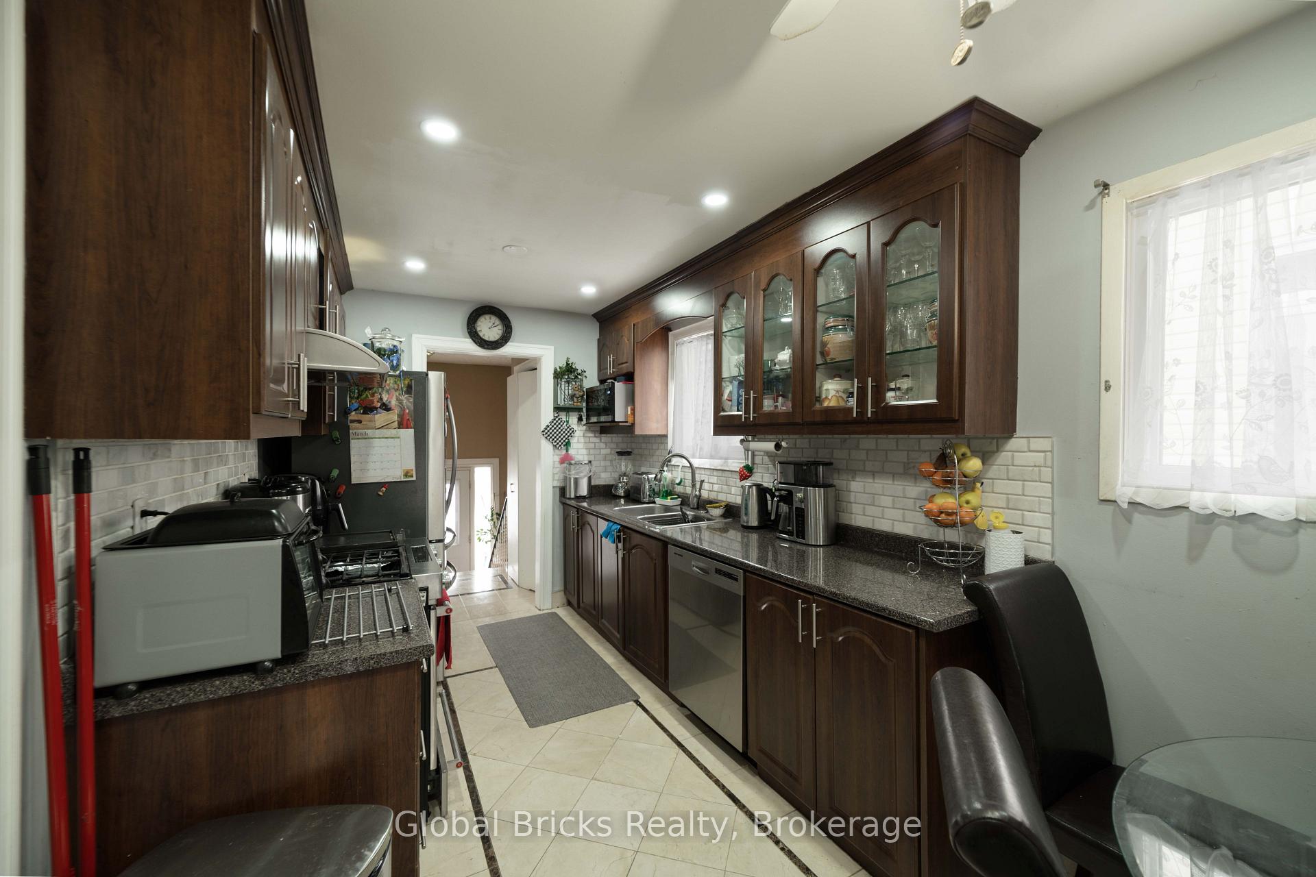 Photo 5 of 2936 Windjammer Road, Mississauga, Erin Mills — HOMEH