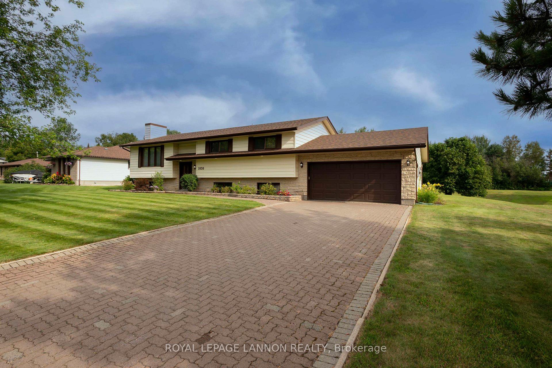 Photo 2 of 1030 Brookview Place, Thunder Bay, Mountain Road — HOMEH