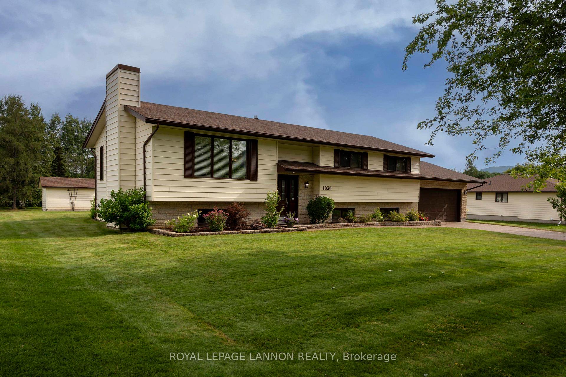 Photo 3 of 1030 Brookview Place, Thunder Bay, Mountain Road — HOMEH