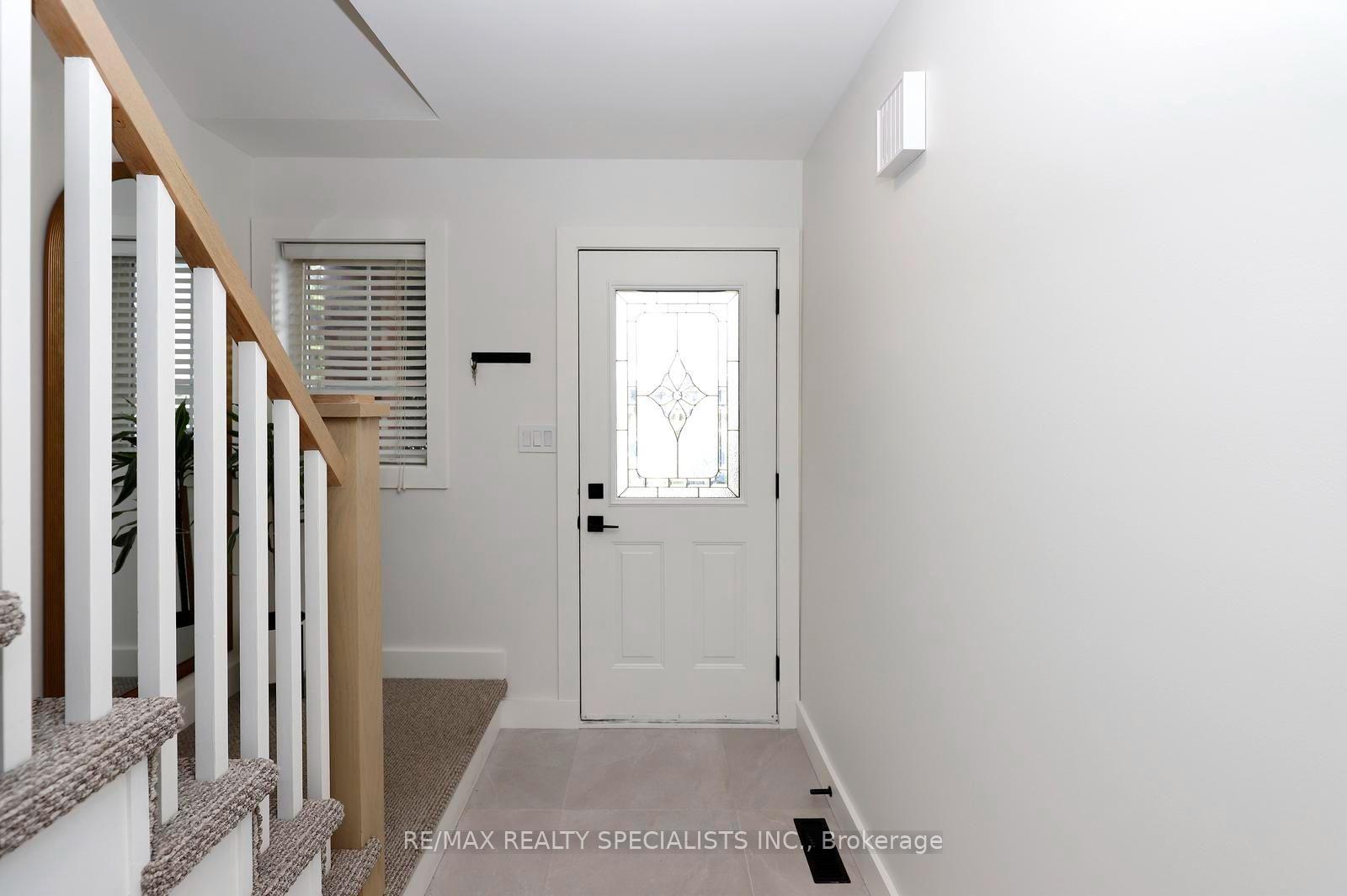 Photo 3 of 4434 Fairview Street, Burlington, Shoreacres — HOMEH