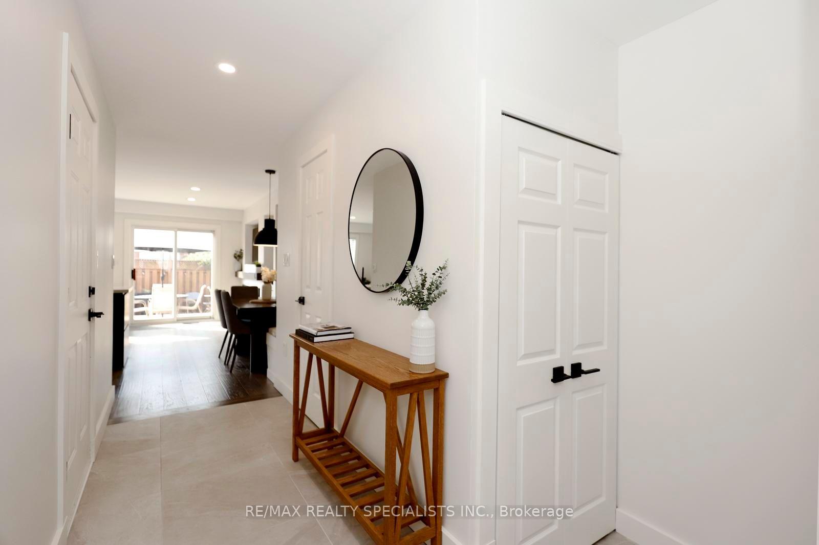 Photo 7 of 4434 Fairview Street, Burlington, Shoreacres — HOMEH