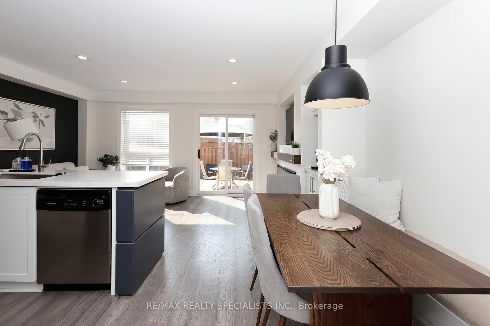 Photo 8 of 4434 Fairview Street, Burlington, Shoreacres — HOMEH