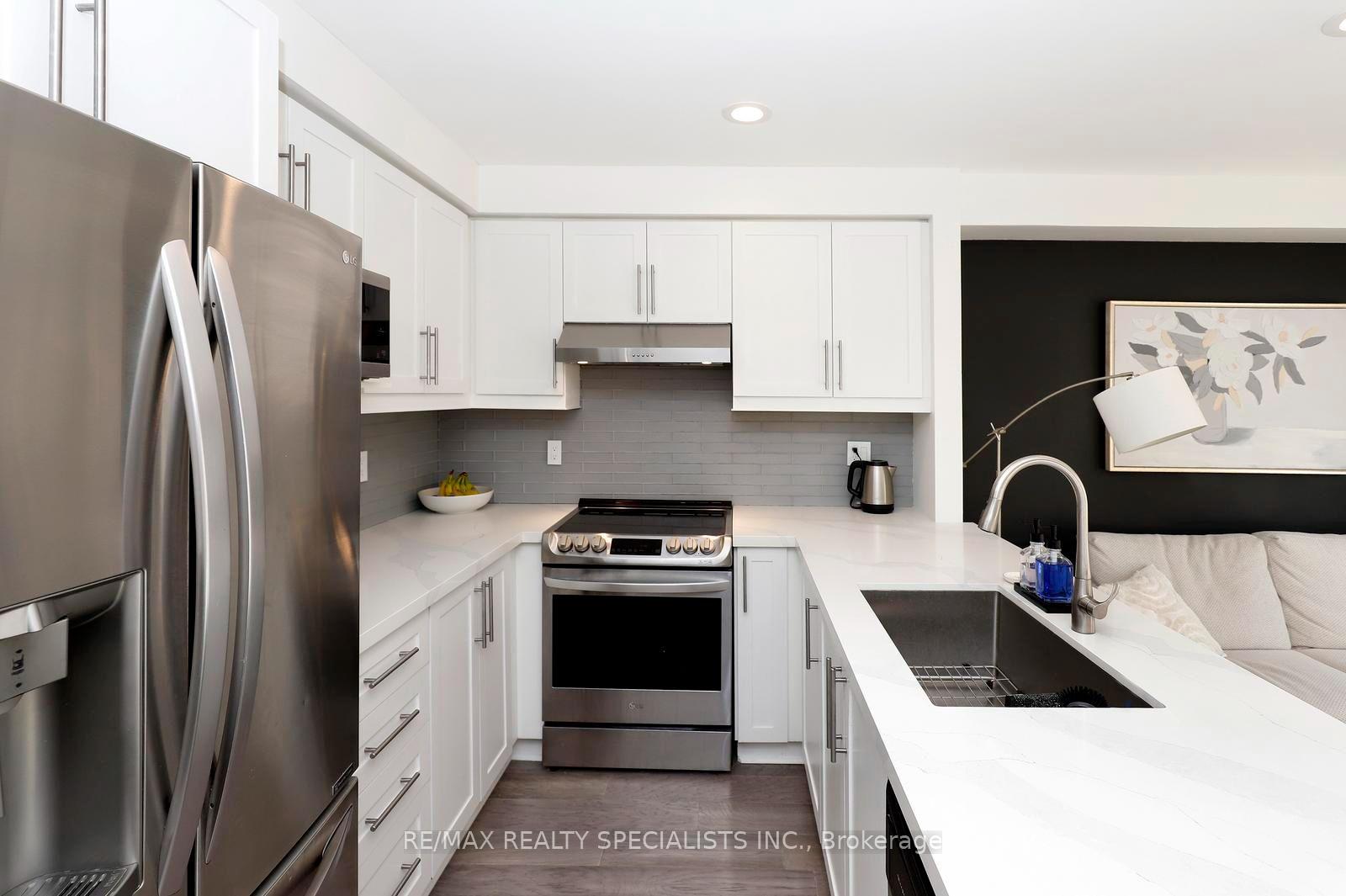 Photo 10 of 4434 Fairview Street, Burlington, Shoreacres — HOMEH
