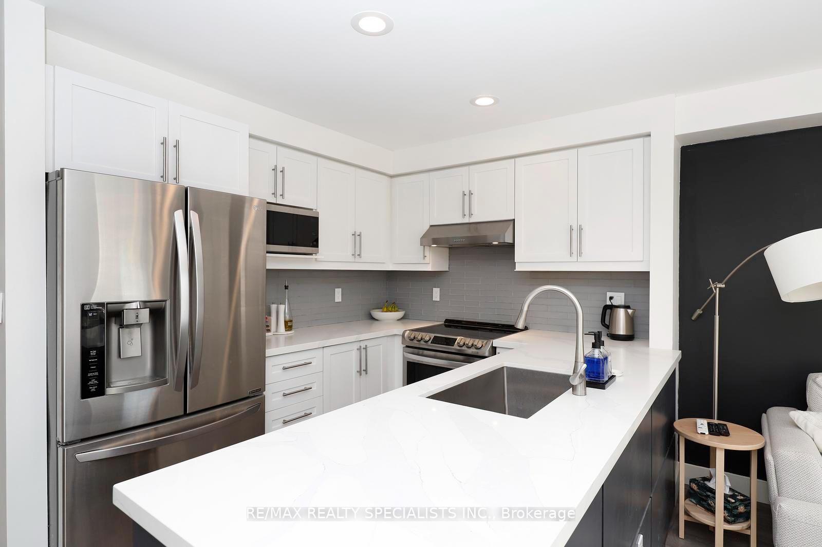 Photo 11 of 4434 Fairview Street, Burlington, Shoreacres — HOMEH