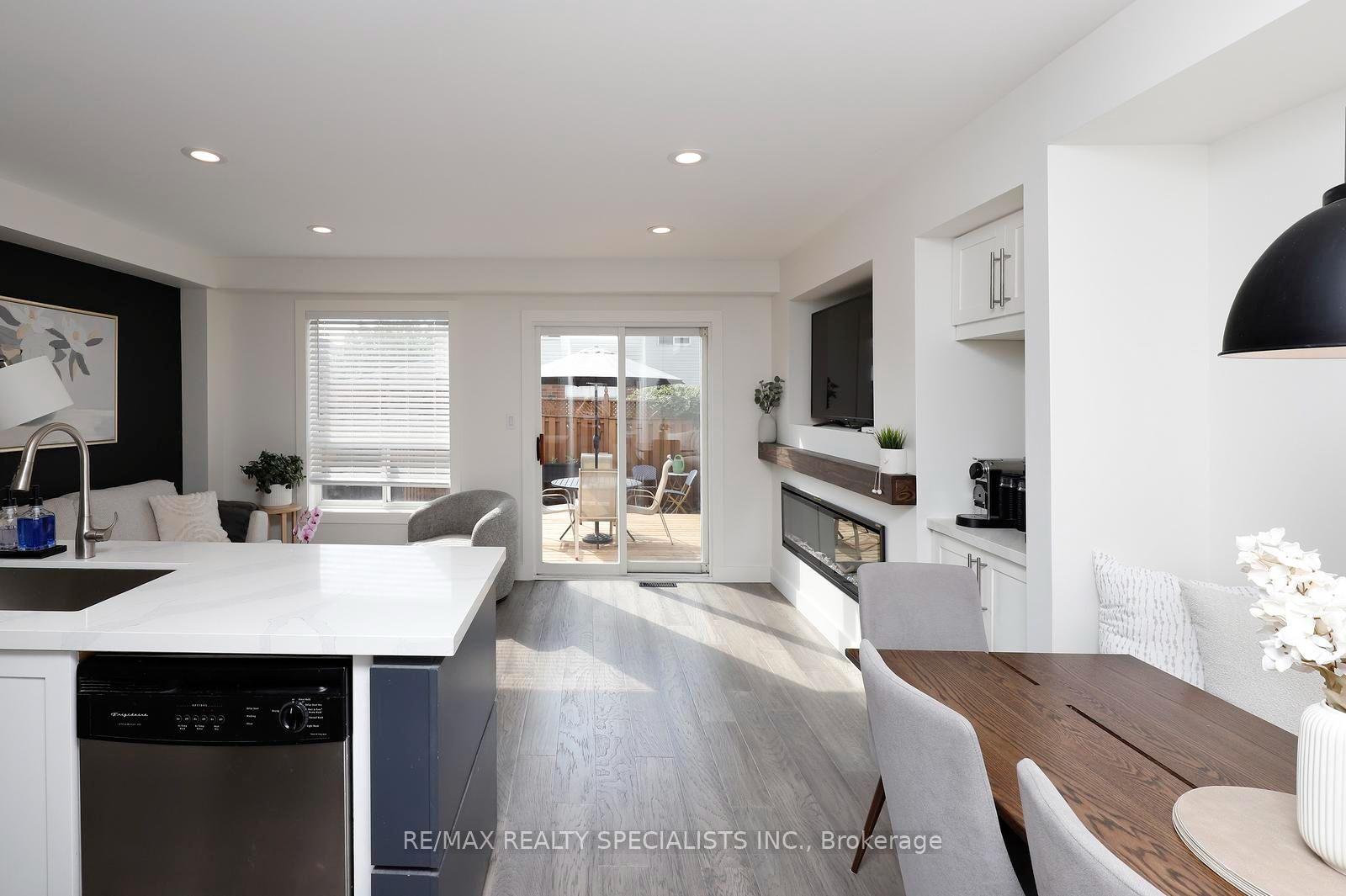 Photo 12 of 4434 Fairview Street, Burlington, Shoreacres — HOMEH