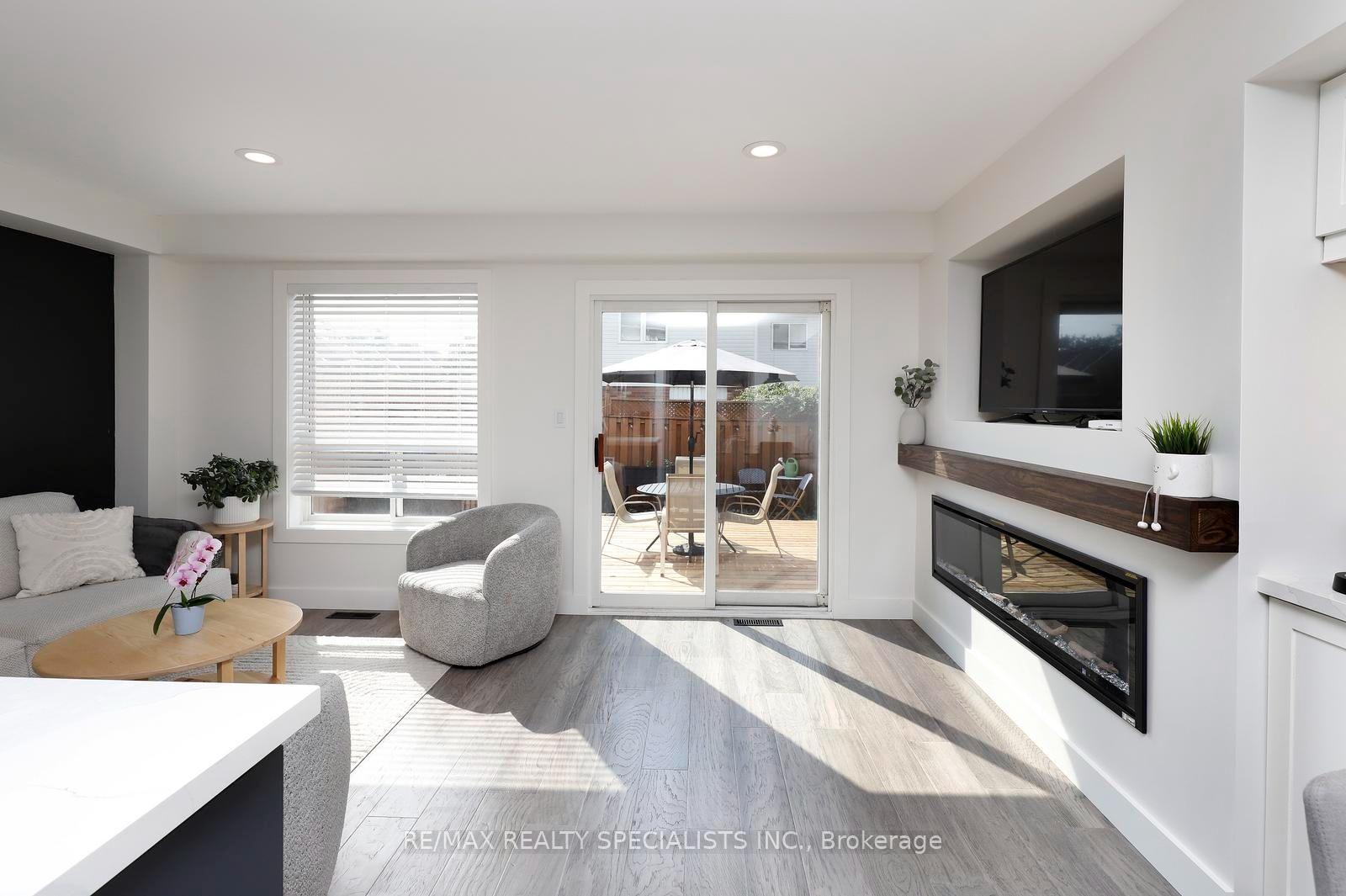 Photo 13 of 4434 Fairview Street, Burlington, Shoreacres — HOMEH