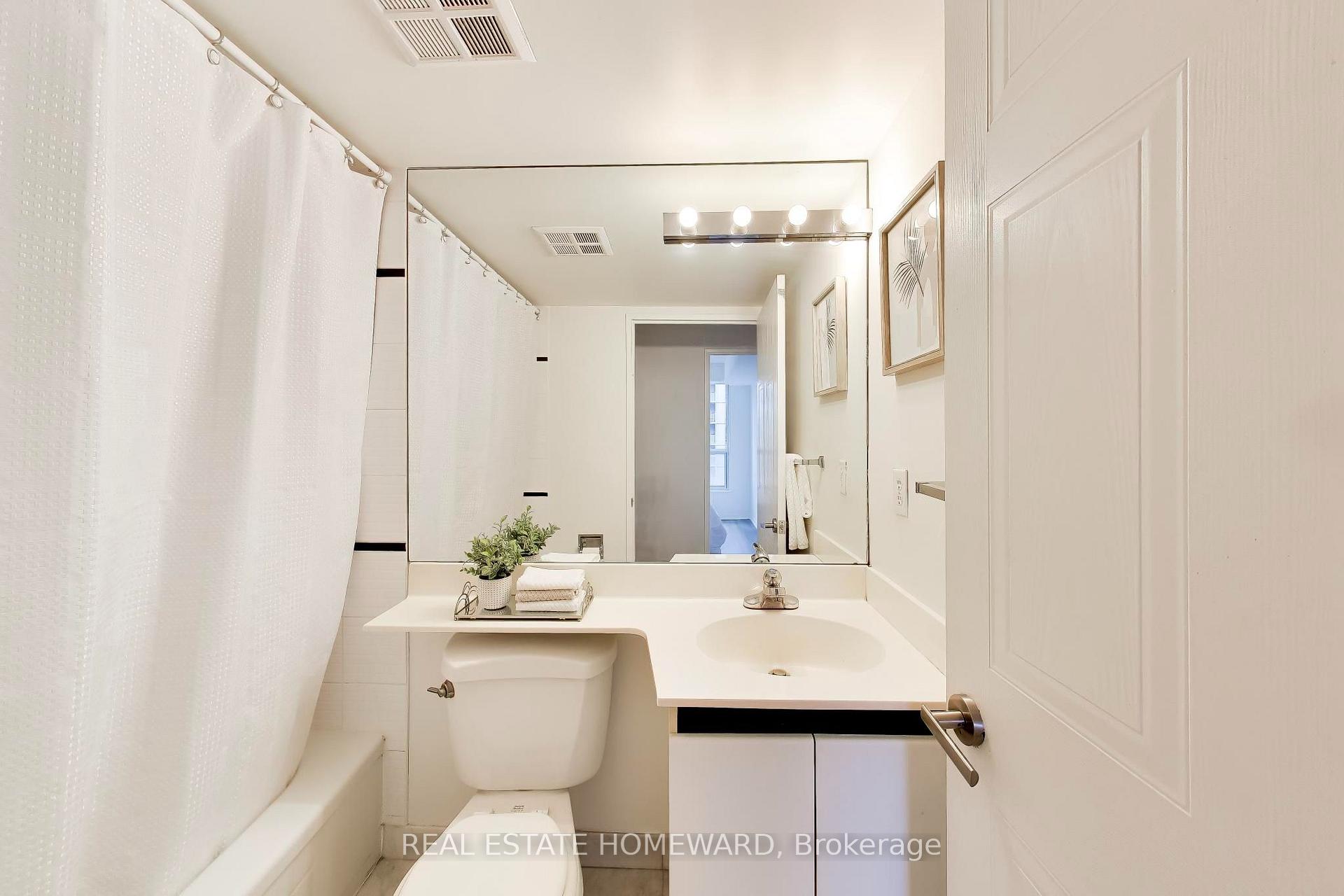 Photo 17 of Unit 1511, 750 Bay Street, Toronto, Bay Street Corridor — HOMEH