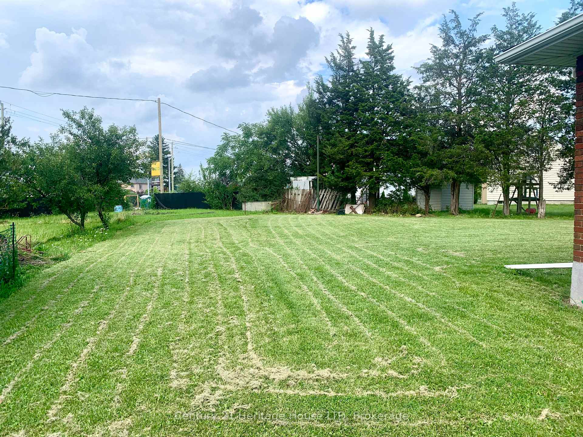 Photo 3 of 2 Foley Crescent, Thorold, Thorold Downtown — HOMEH