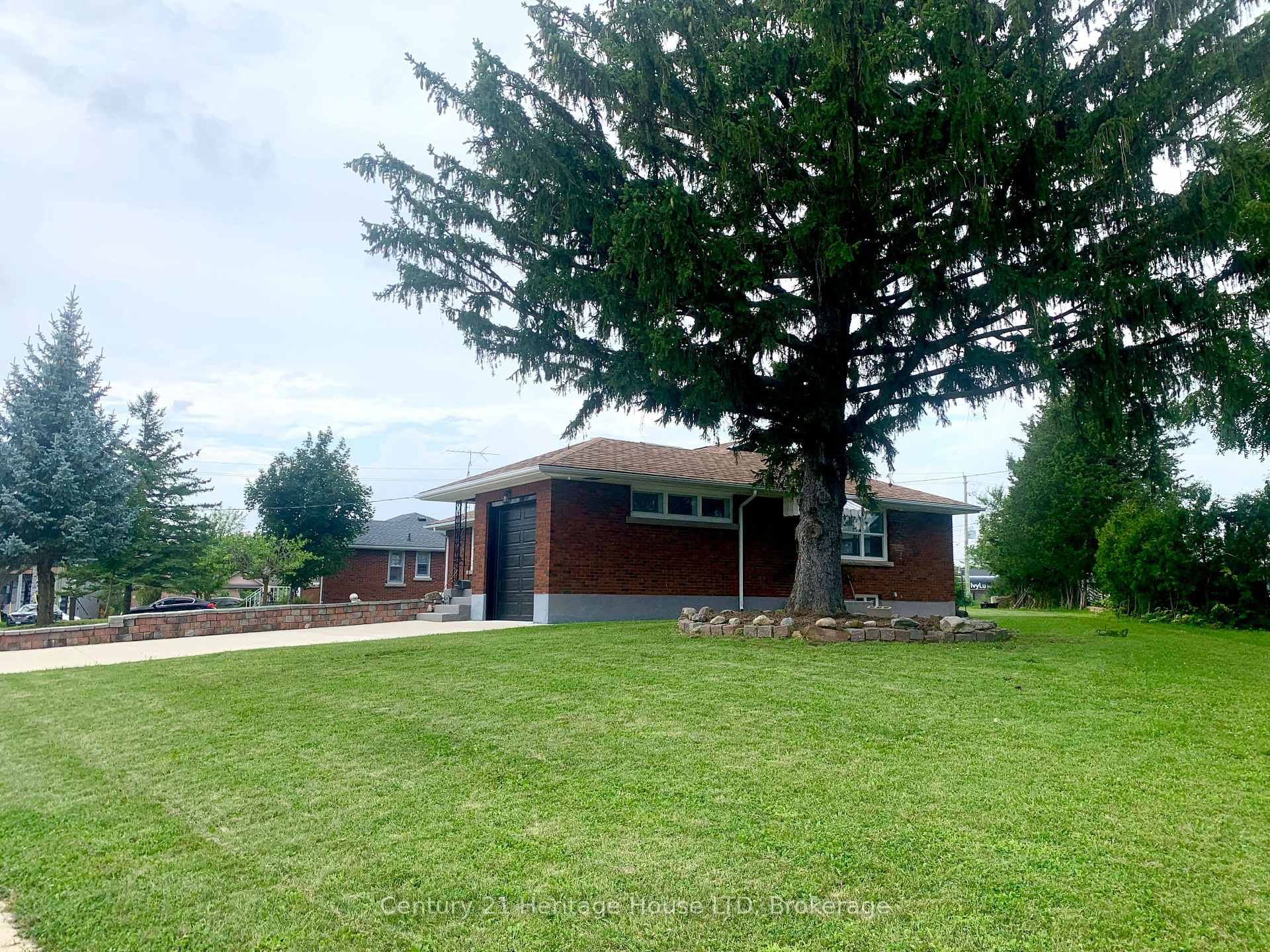 Photo 6 of 2 Foley Crescent, Thorold, Thorold Downtown — HOMEH