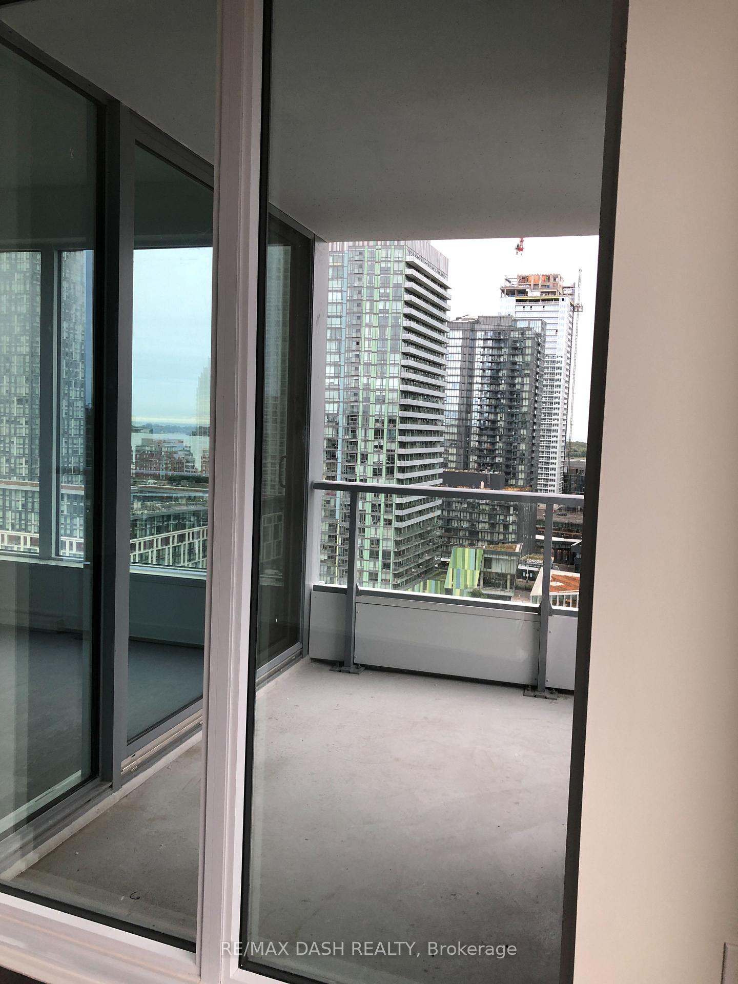 Photo 5 of Unit 1504W, 27 Bathurst Street, Toronto, Waterfront Communities — HOMEH