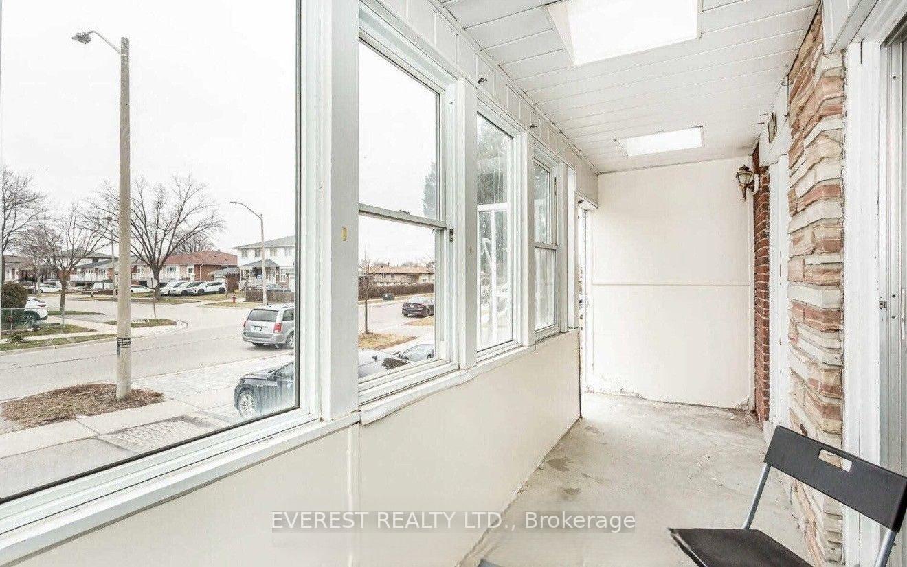 Photo 2 of 7549 Catalpa Road, Mississauga, Malton — HOMEH