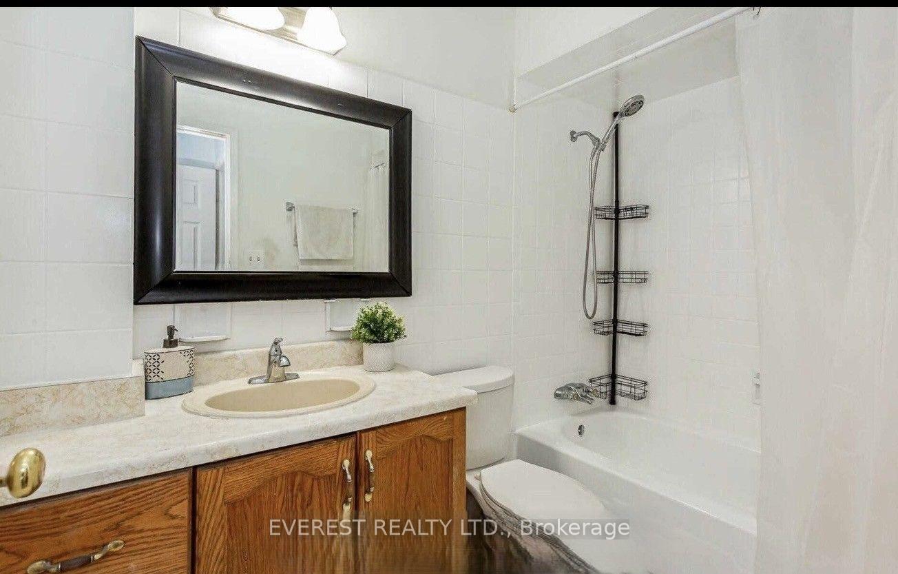 Photo 8 of 7549 Catalpa Road, Mississauga, Malton — HOMEH