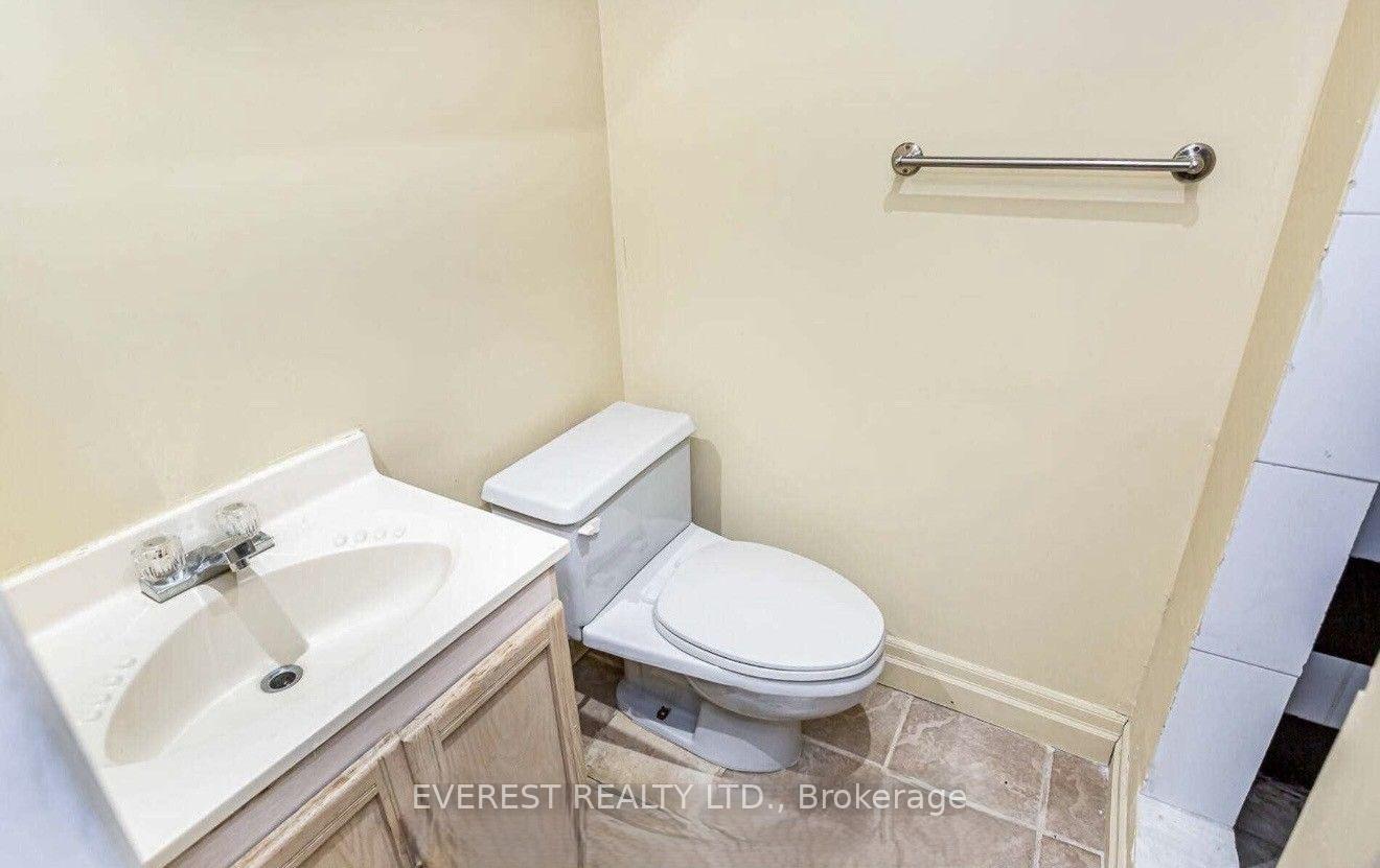 Photo 10 of 7549 Catalpa Road, Mississauga, Malton — HOMEH